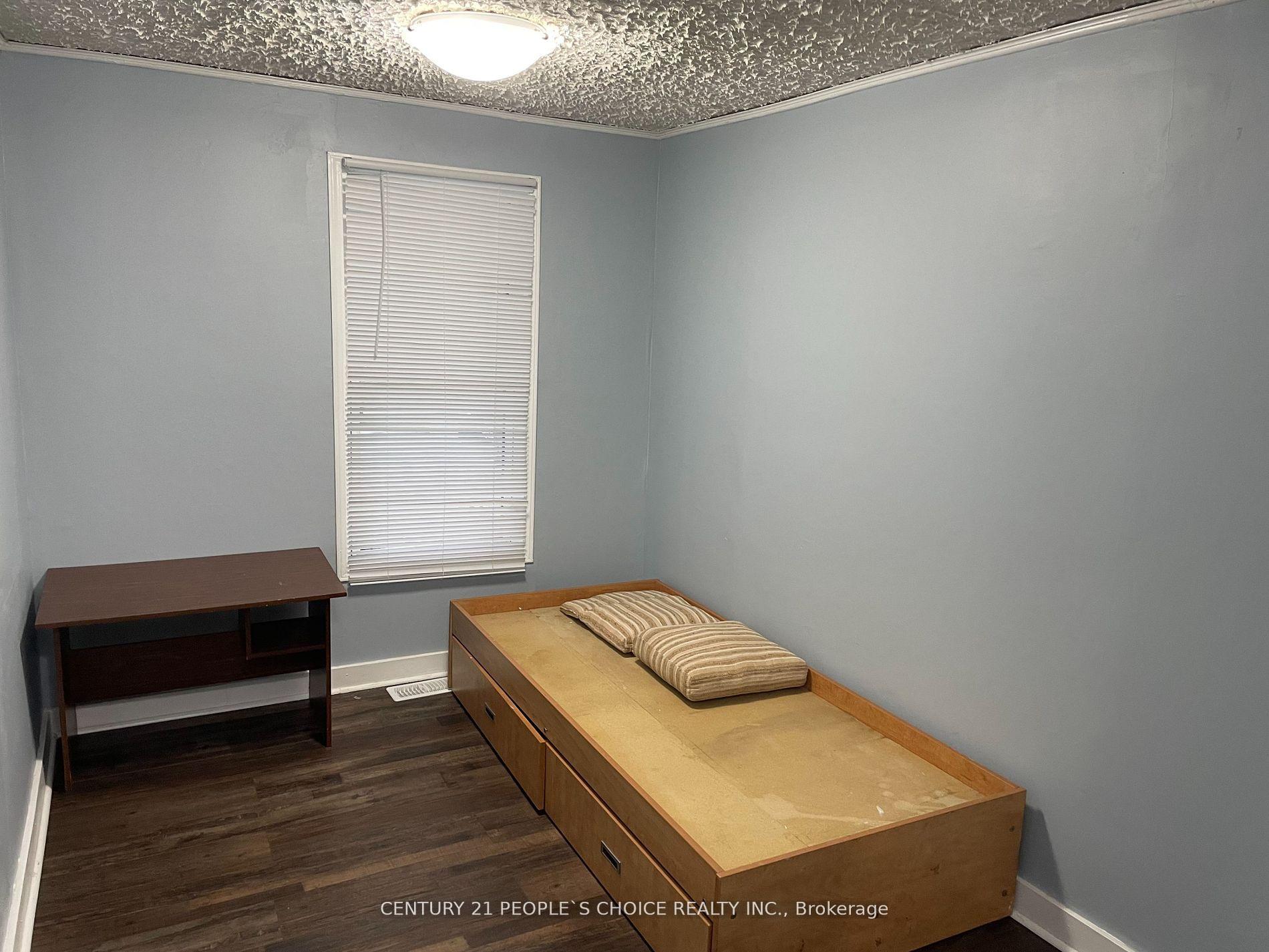 Photo 3 of 986 Bridge Avenue, Windsor — HOMEH