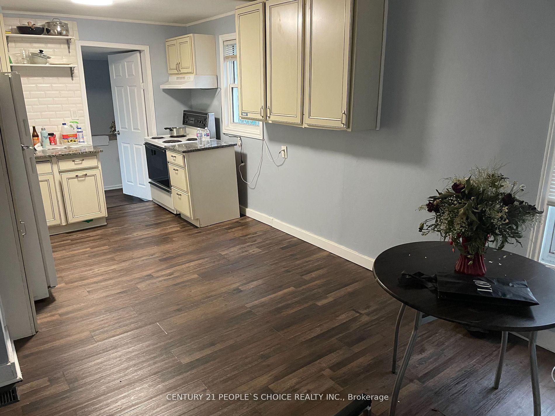 Photo 4 of 986 Bridge Avenue, Windsor — HOMEH