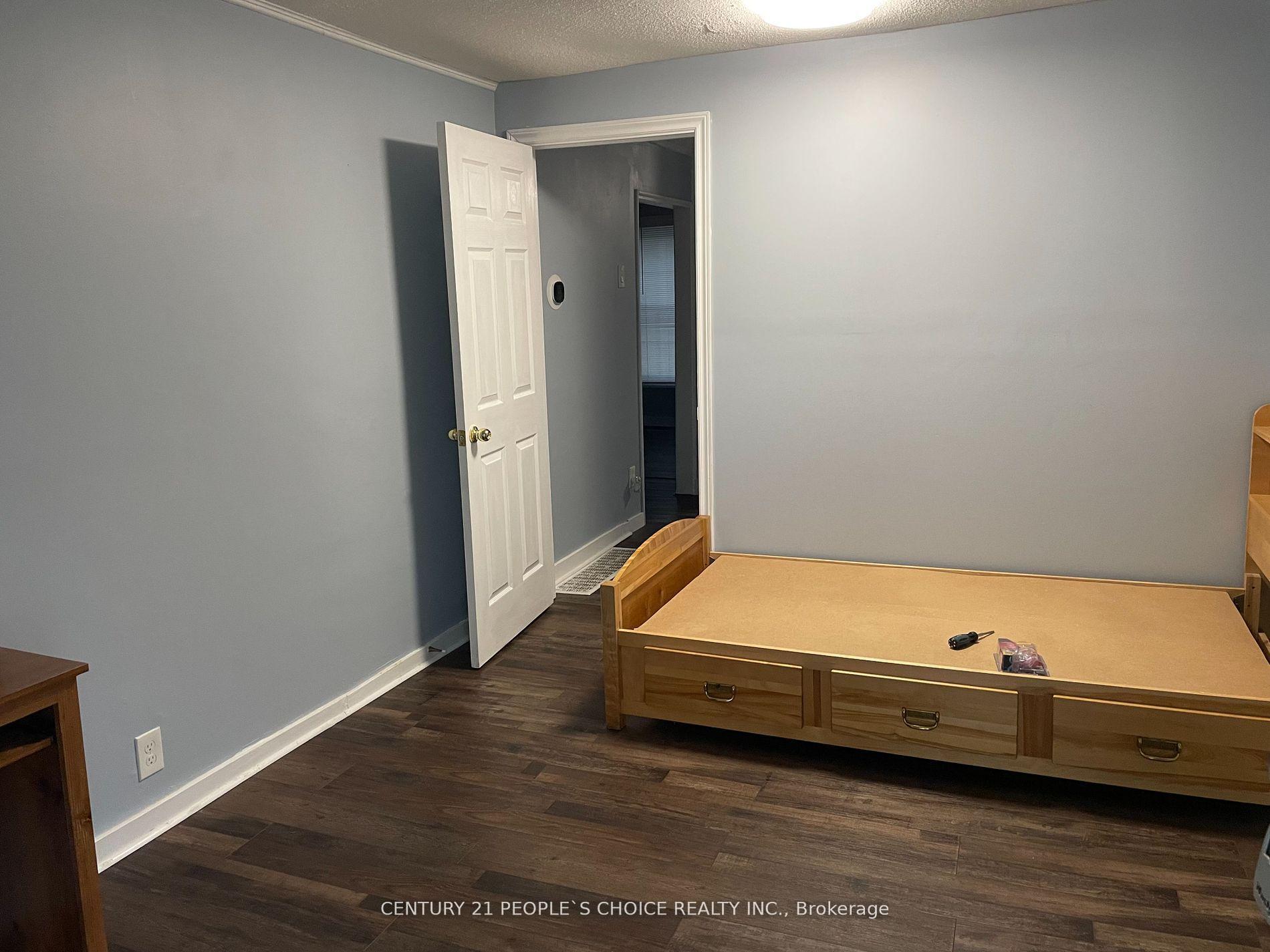 Photo 5 of 986 Bridge Avenue, Windsor — HOMEH