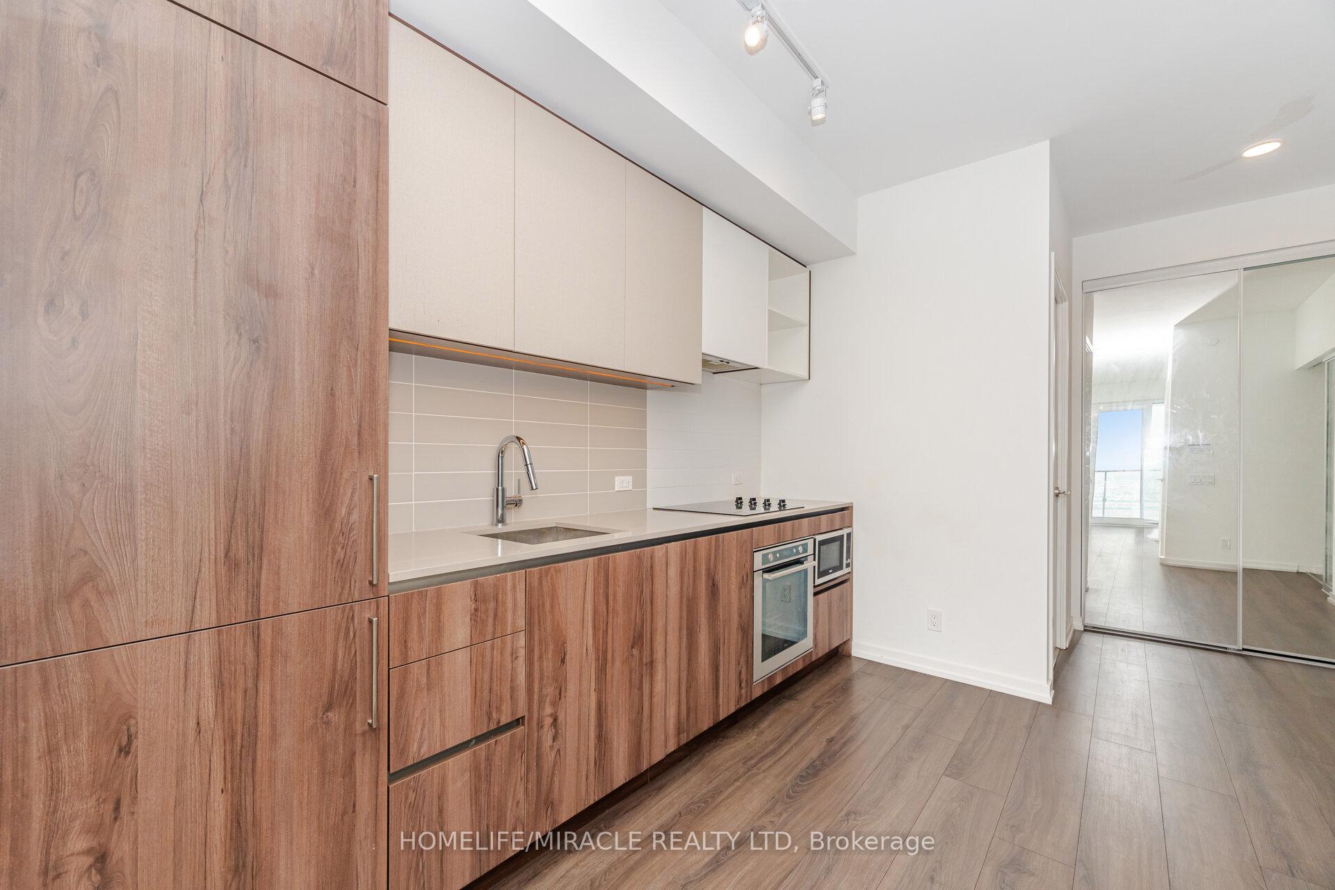 Photo 11 of Unit 3907, 7890 Jane Street, Vaughan, Vaughan Corporate Centre — HOMEH