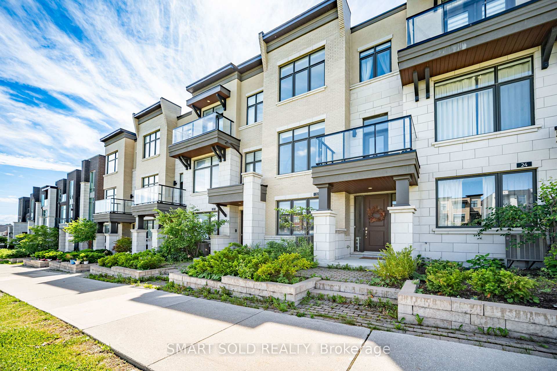 Photo 1 of 22 heriot Place, Vaughan, Patterson — HOMEH