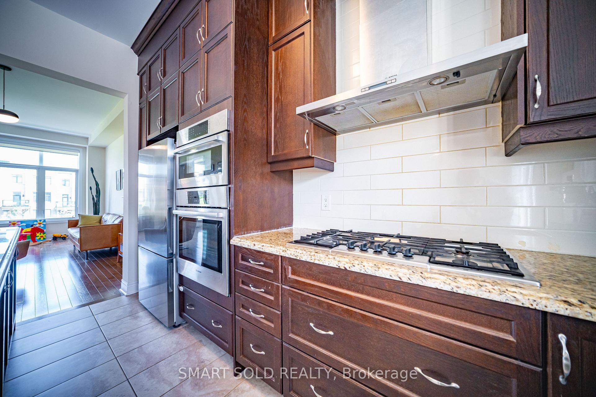 Photo 9 of 22 heriot Place, Vaughan, Patterson — HOMEH