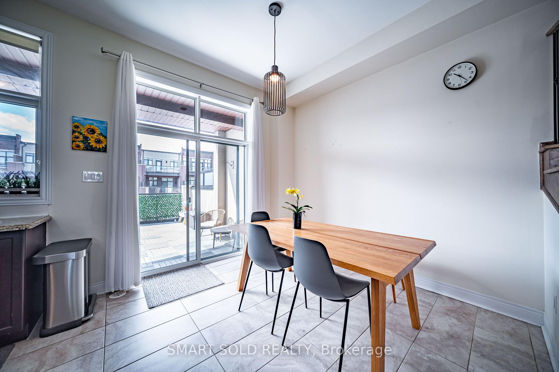 Photo 10 of 22 heriot Place, Vaughan, Patterson — HOMEH