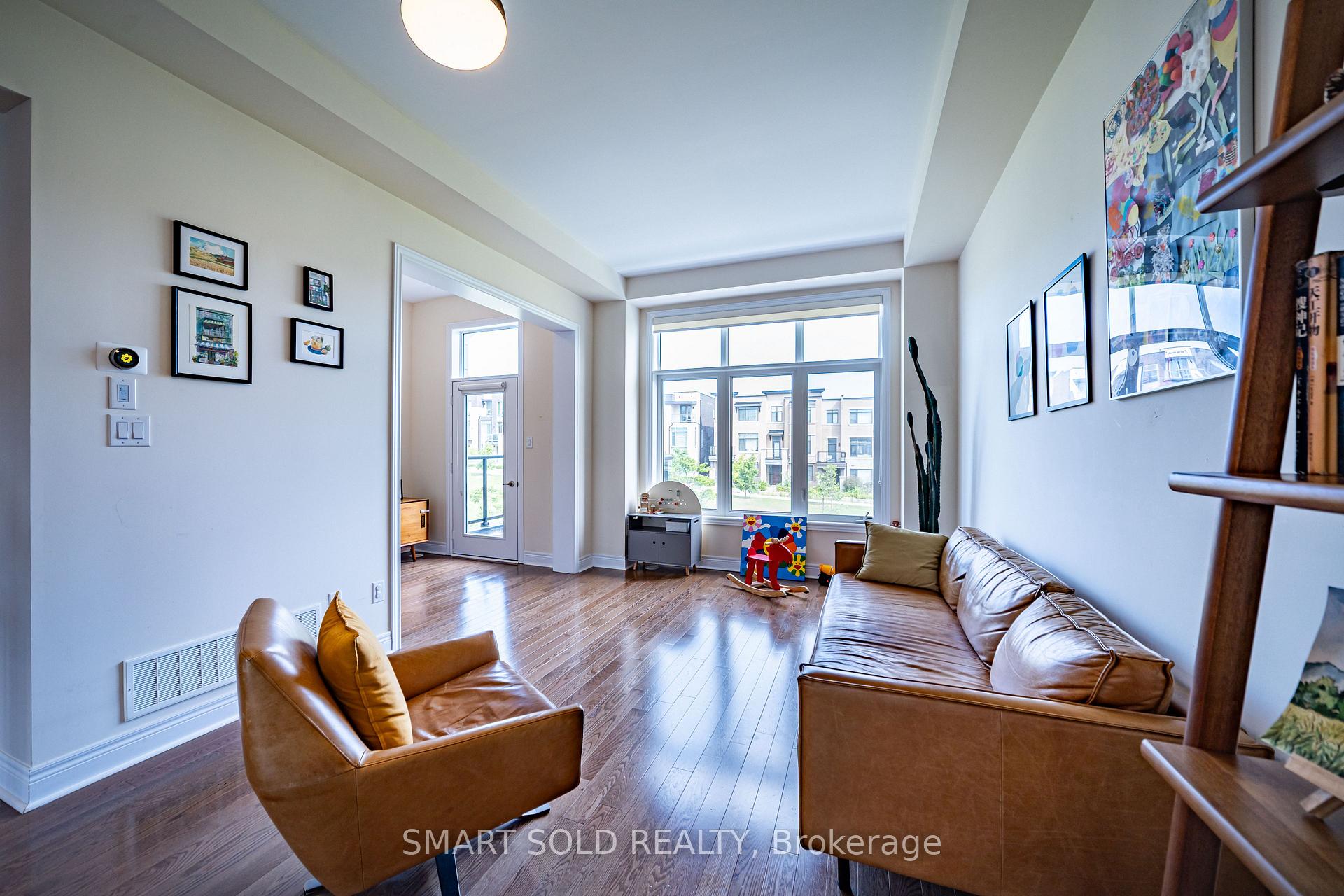 Photo 12 of 22 heriot Place, Vaughan, Patterson — HOMEH