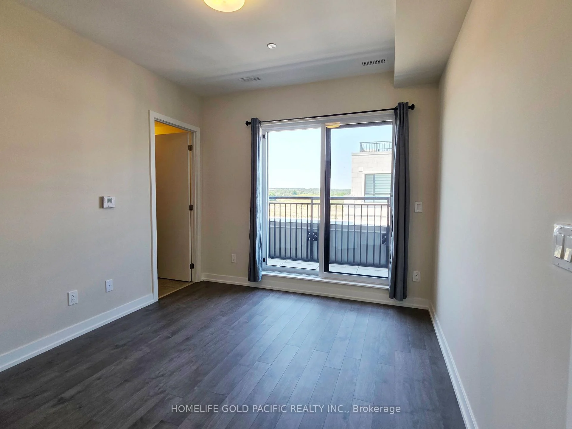 Photo 8 of Unit 302, 2 Red Squirrel Lane, Richmond Hill, Rural Richmond Hill — HOMEH