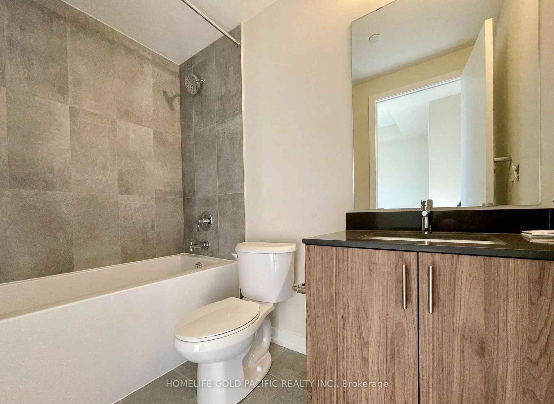 Photo 10 of Unit 302, 2 Red Squirrel Lane, Richmond Hill, Rural Richmond Hill — HOMEH