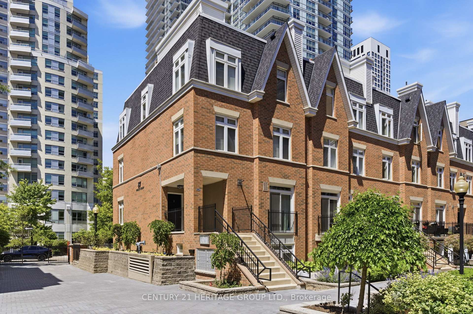 Photo 2 of Unit 8, 87 Lillian Street, Toronto, Mount Pleasant West — HOMEH