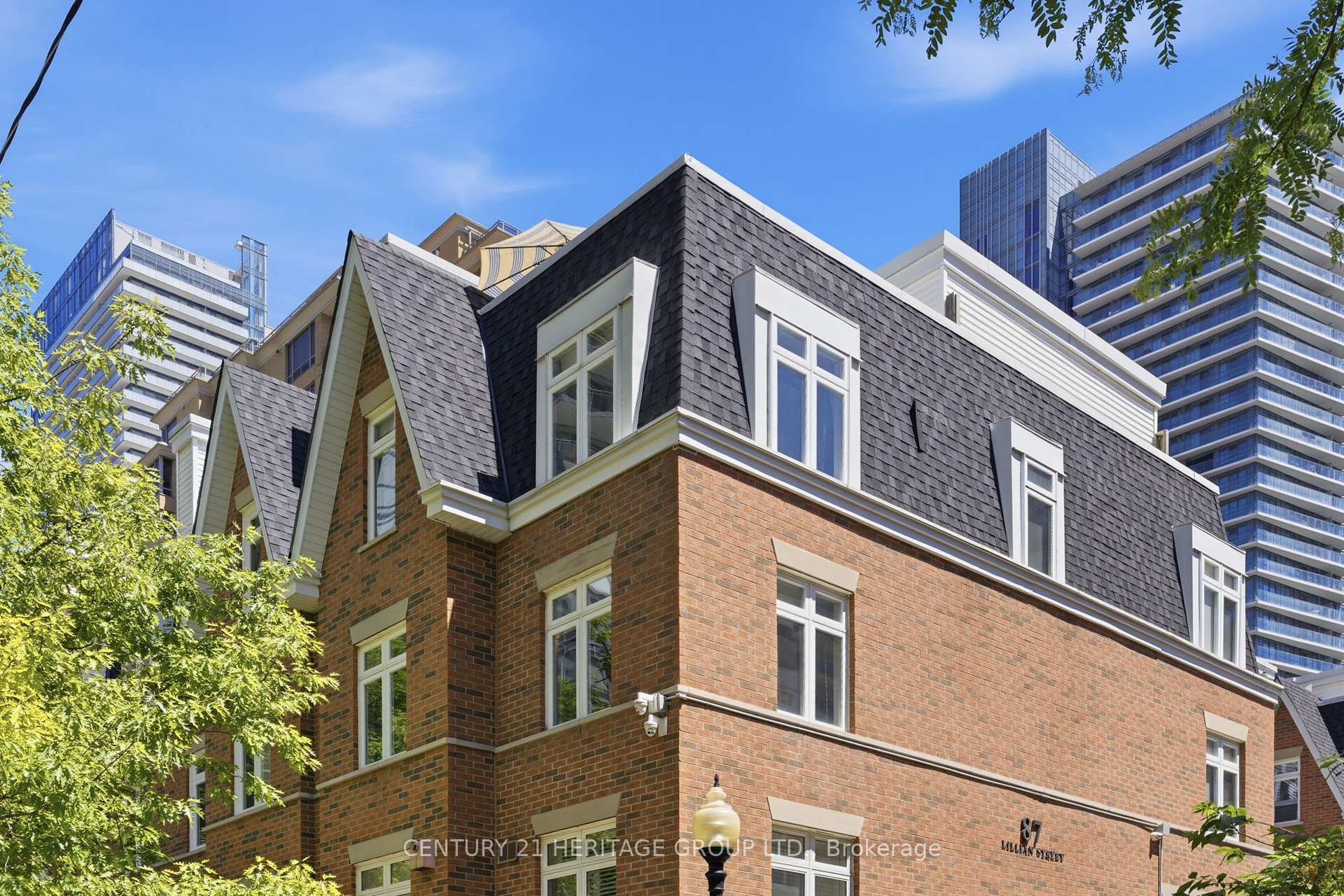 Photo 3 of Unit 8, 87 Lillian Street, Toronto, Mount Pleasant West — HOMEH