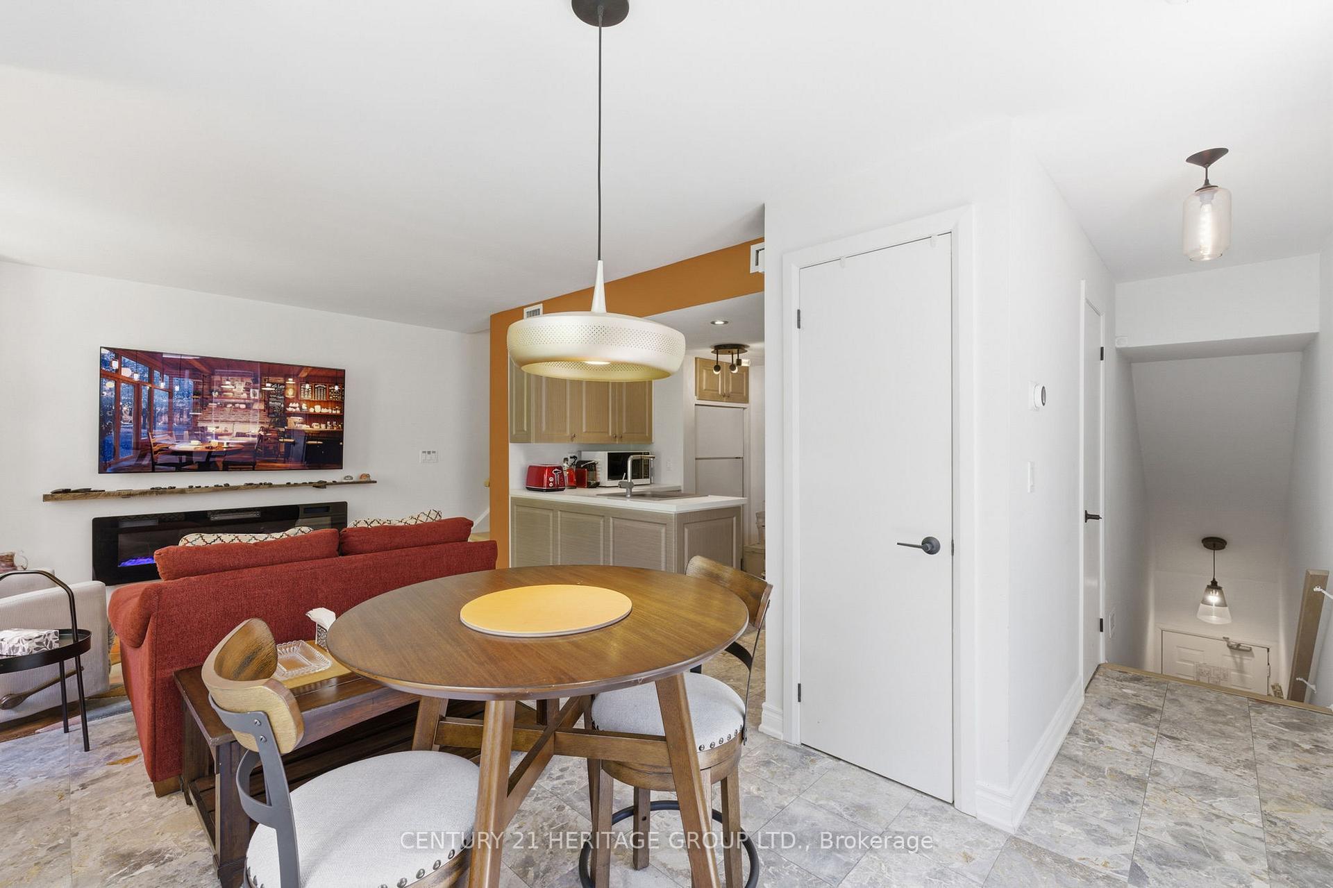 Photo 6 of Unit 8, 87 Lillian Street, Toronto, Mount Pleasant West — HOMEH