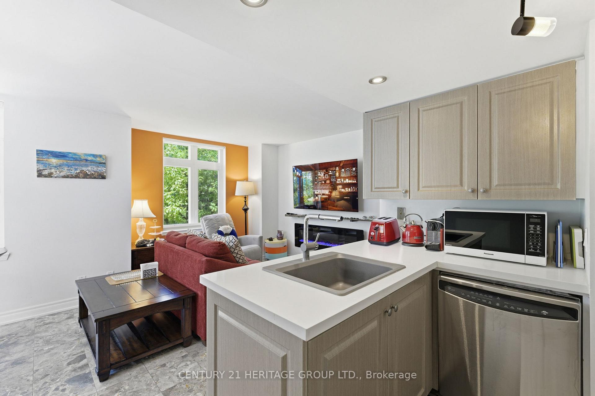 Photo 11 of Unit 8, 87 Lillian Street, Toronto, Mount Pleasant West — HOMEH