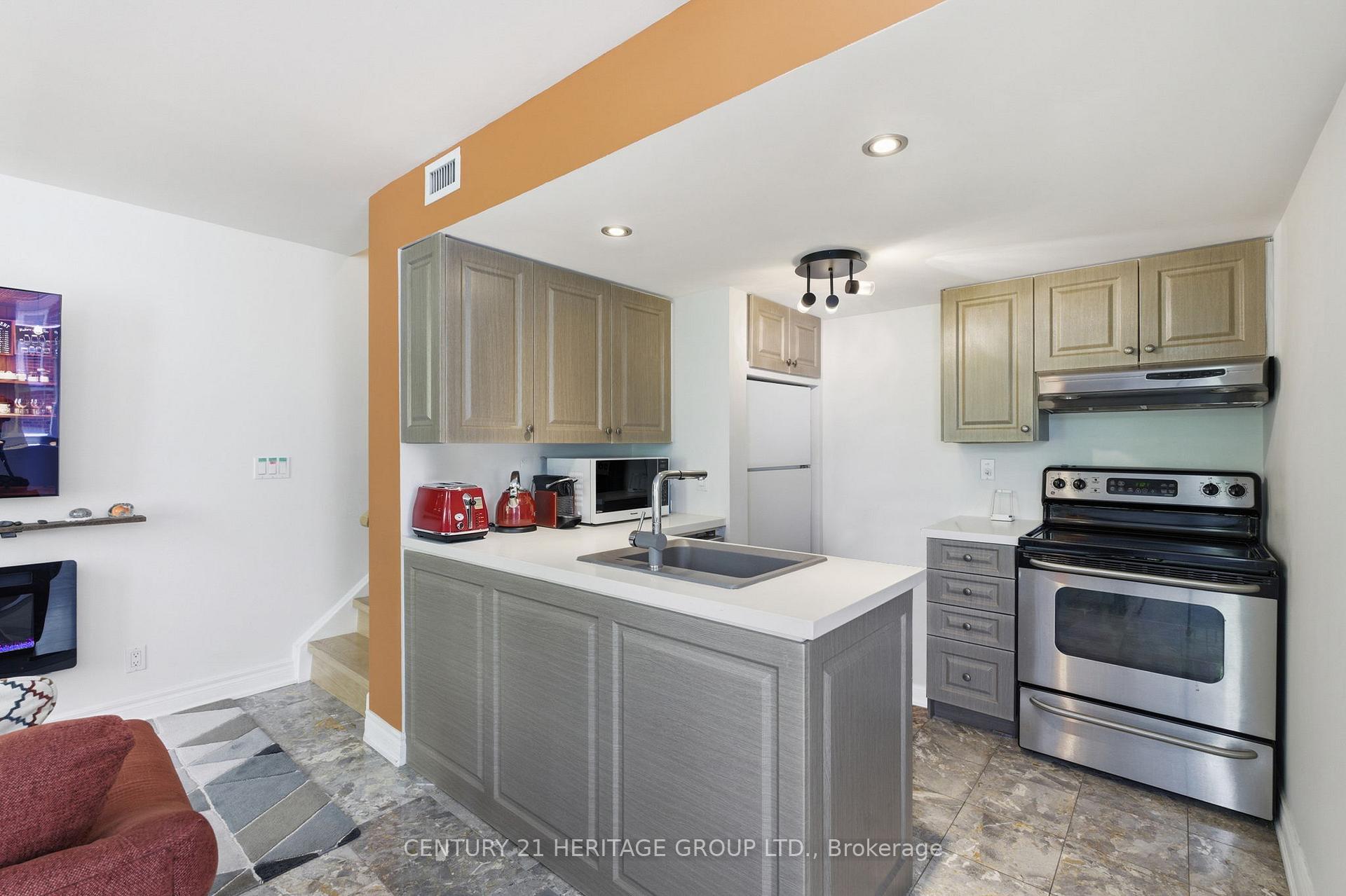 Photo 13 of Unit 8, 87 Lillian Street, Toronto, Mount Pleasant West — HOMEH