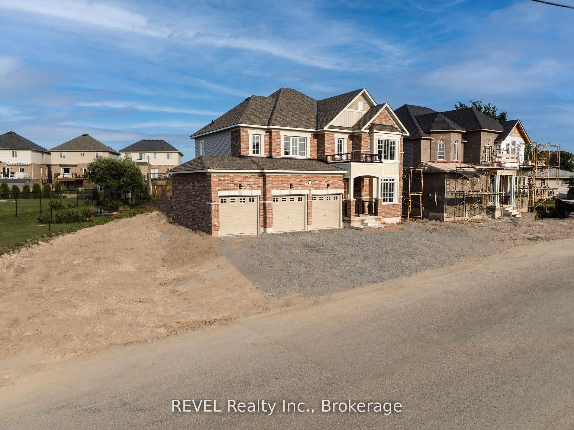 Photo 2 of 4568 Lyons Parkway, Niagara Falls, Lyons Creek — HOMEH