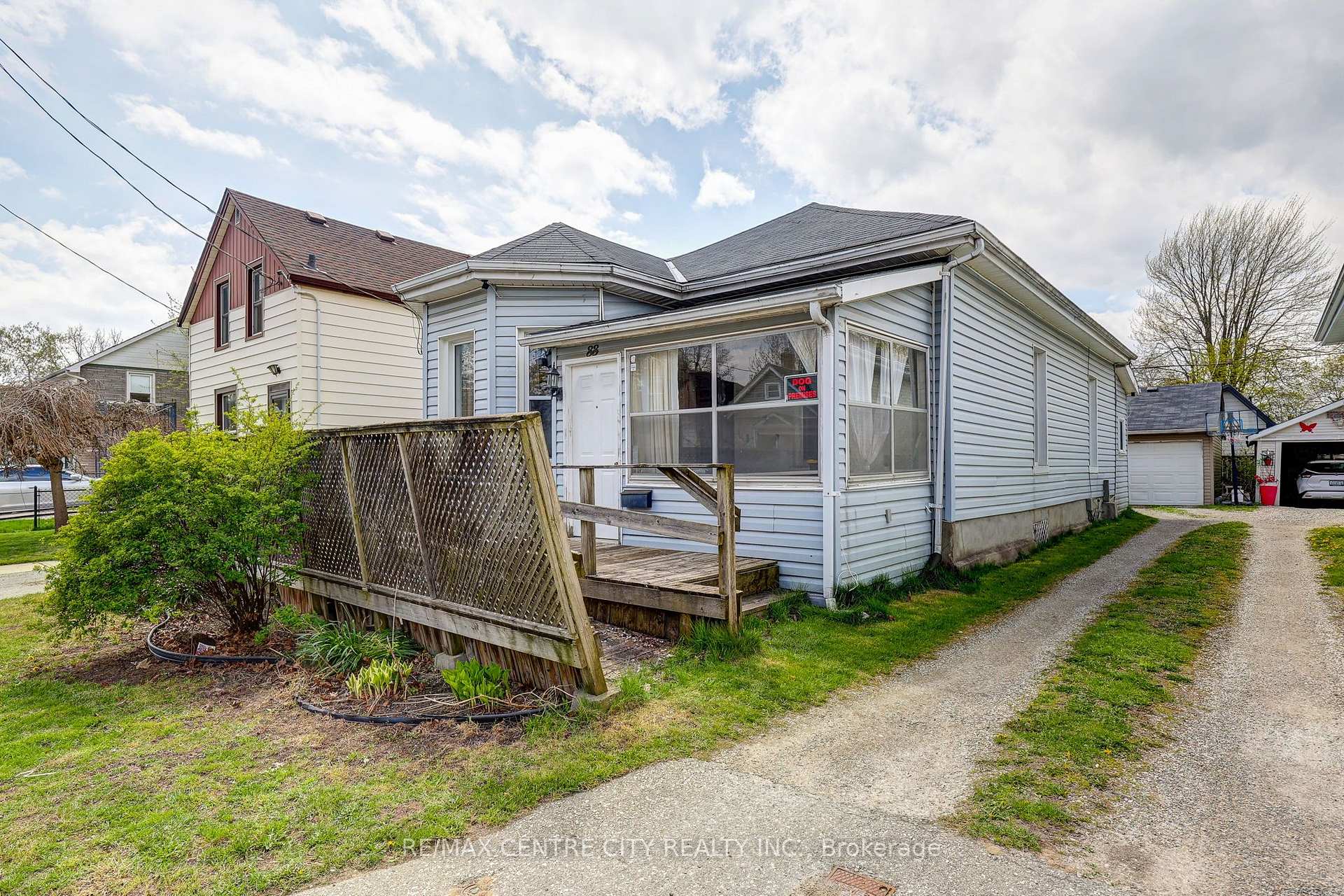 Photo 2 of 88 Flora Street, St. Thomas — HOMEH