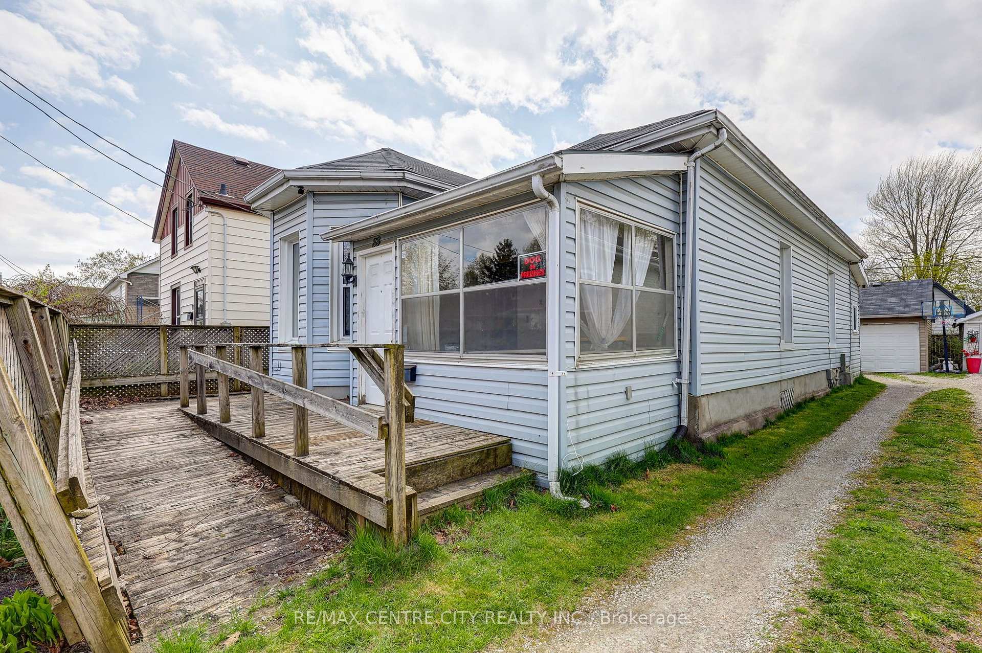 Photo 3 of 88 Flora Street, St. Thomas — HOMEH