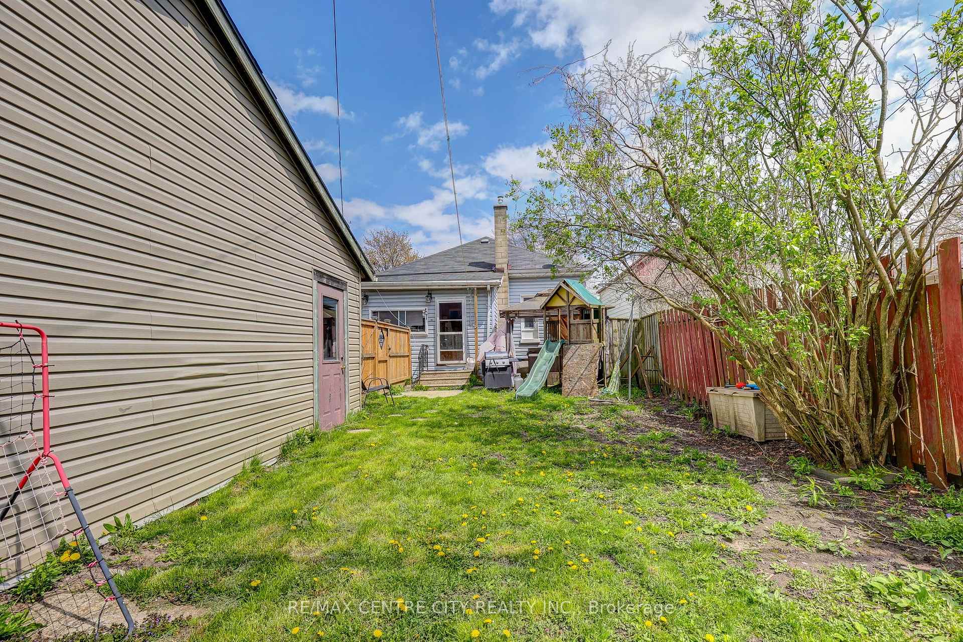 Photo 33 of 88 Flora Street, St. Thomas — HOMEH