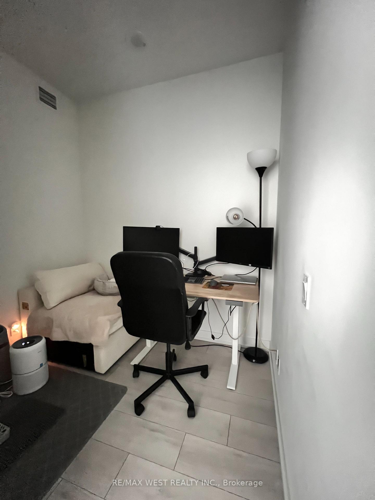 Photo 17 of Unit 1703, 39 Mary Street, Barrie, City Centre — HOMEH