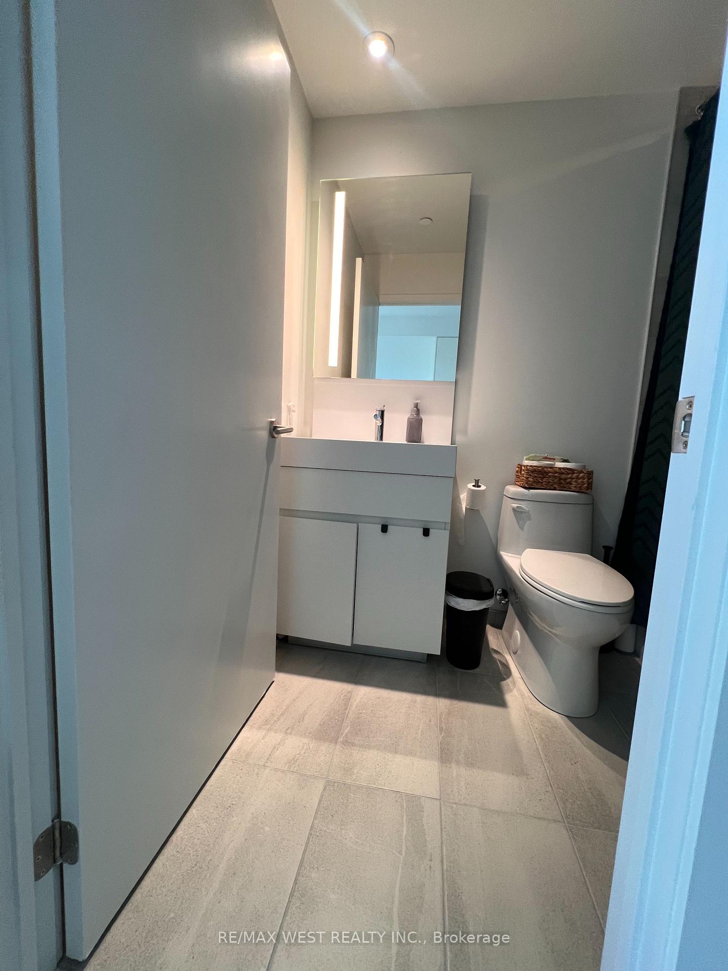 Photo 19 of Unit 1703, 39 Mary Street, Barrie, City Centre — HOMEH