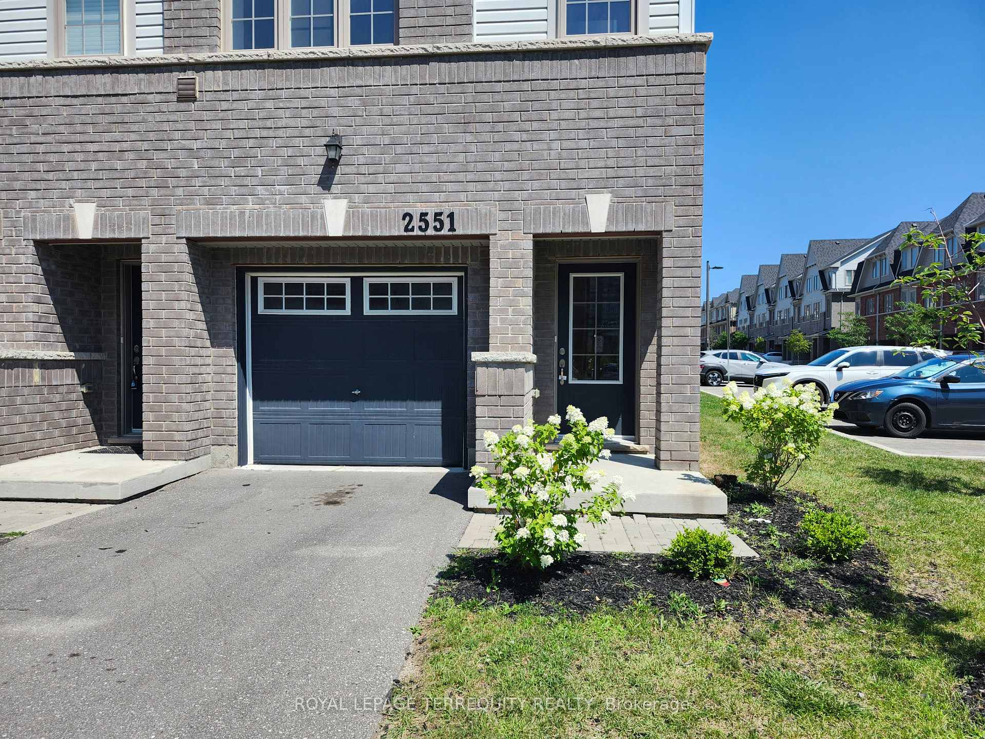 Photo 4 of Unit 115, 2551 Barbarolli Path, Oshawa, Windfields — HOMEH