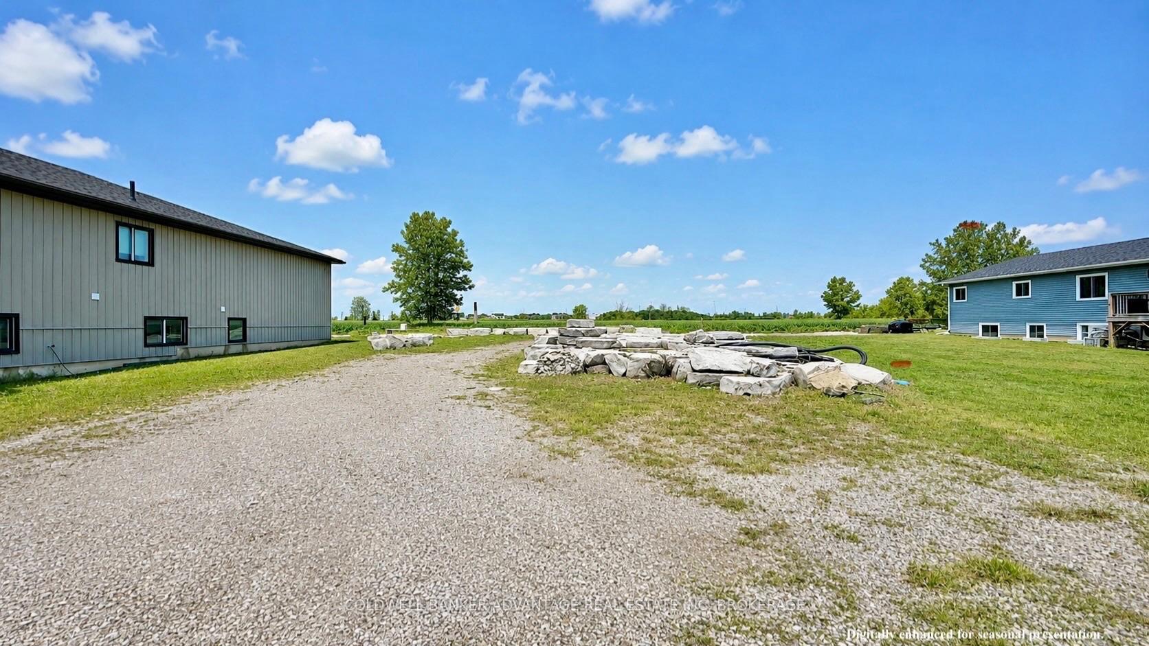 Photo 2 of 22 Huron Street, Welland, Dain City — HOMEH