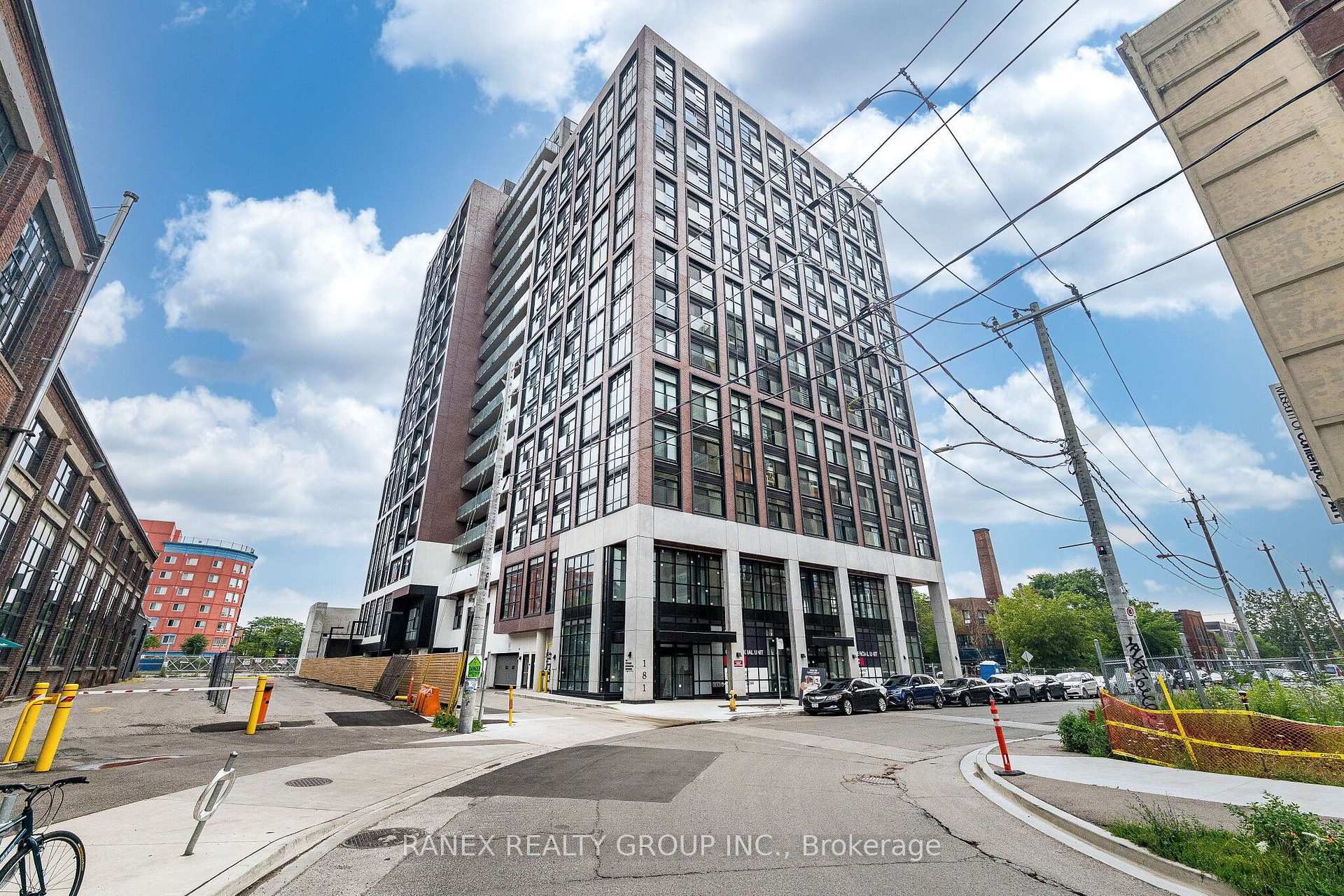 Front of Unit 919, 181 Sterling Road