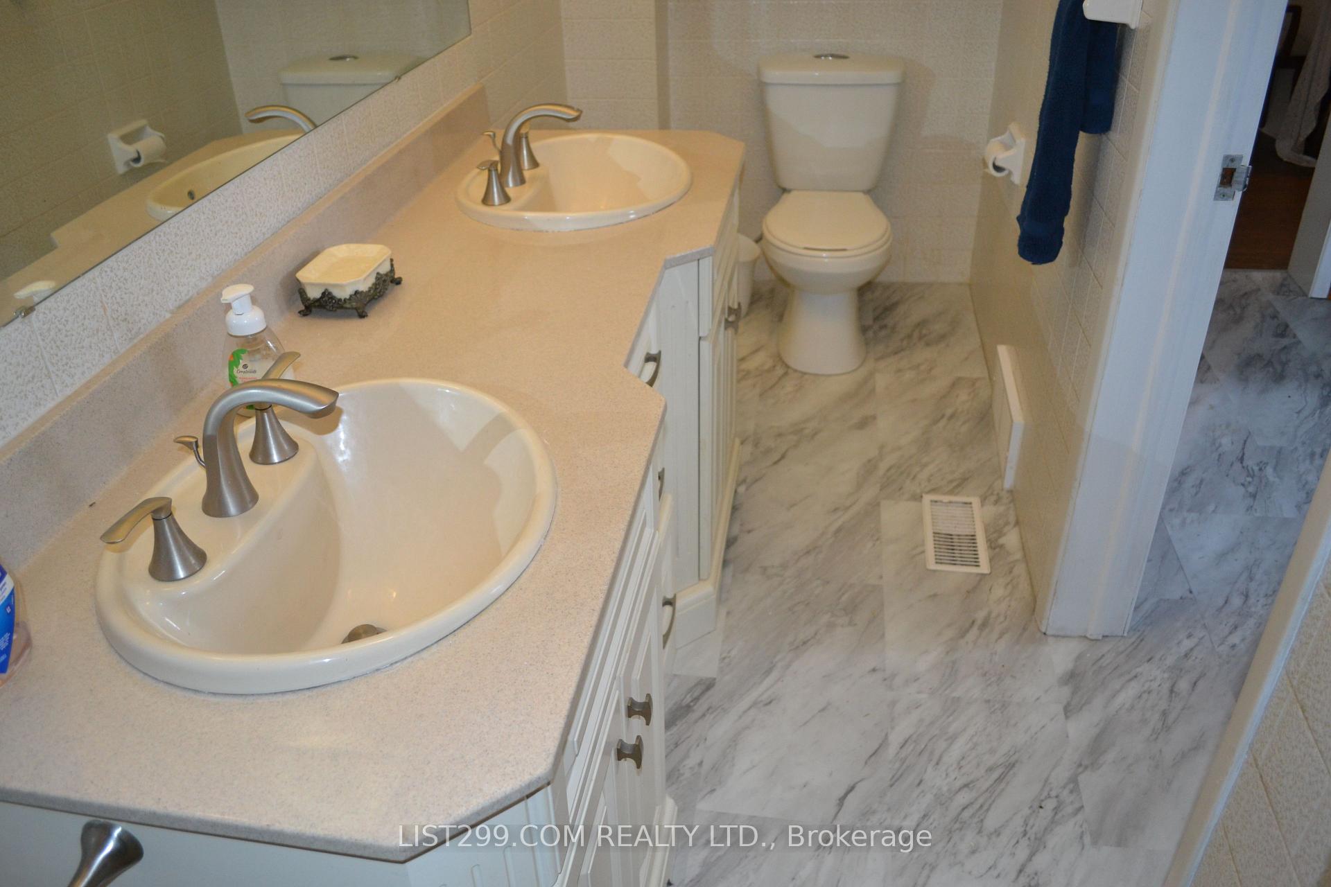 Photo 6 of 1049 Talbot Street, London, East B — HOMEH