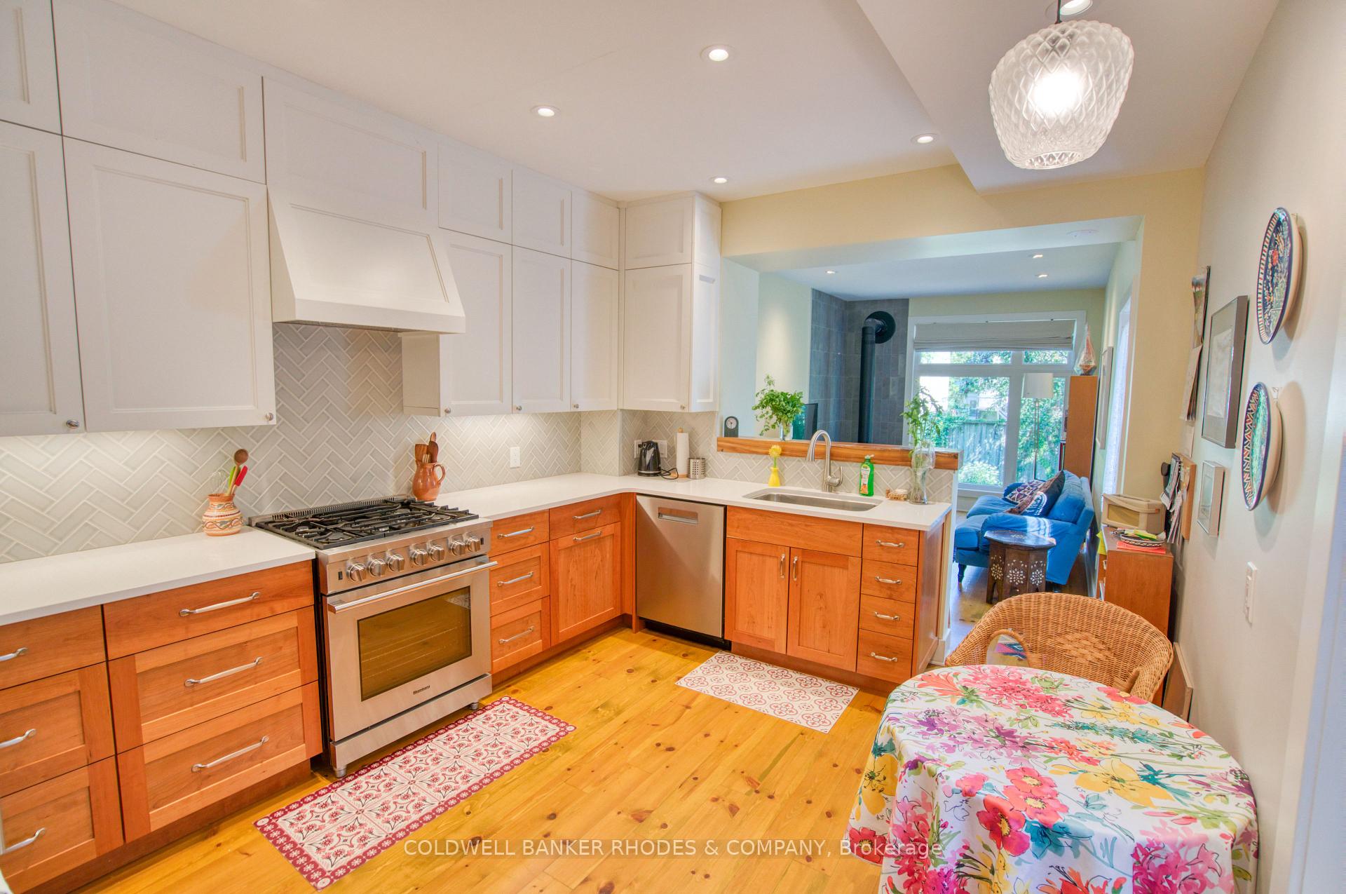 Photo 11 of 103 1/2 Guigues Avenue, Ottawa, Lower Town/Byward Market — HOMEH