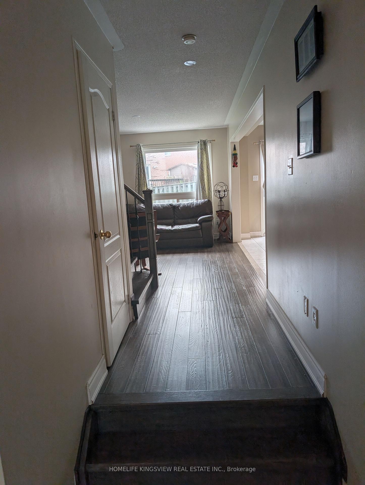 Photo 4 of 24 Farthingale Crescent, Brampton, Fletcher's Meadow — HOMEH