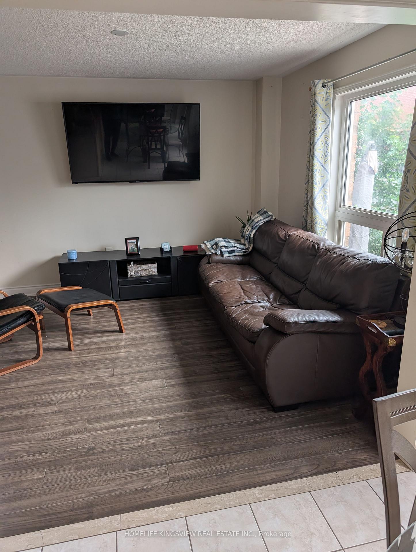 Photo 6 of 24 Farthingale Crescent, Brampton, Fletcher's Meadow — HOMEH