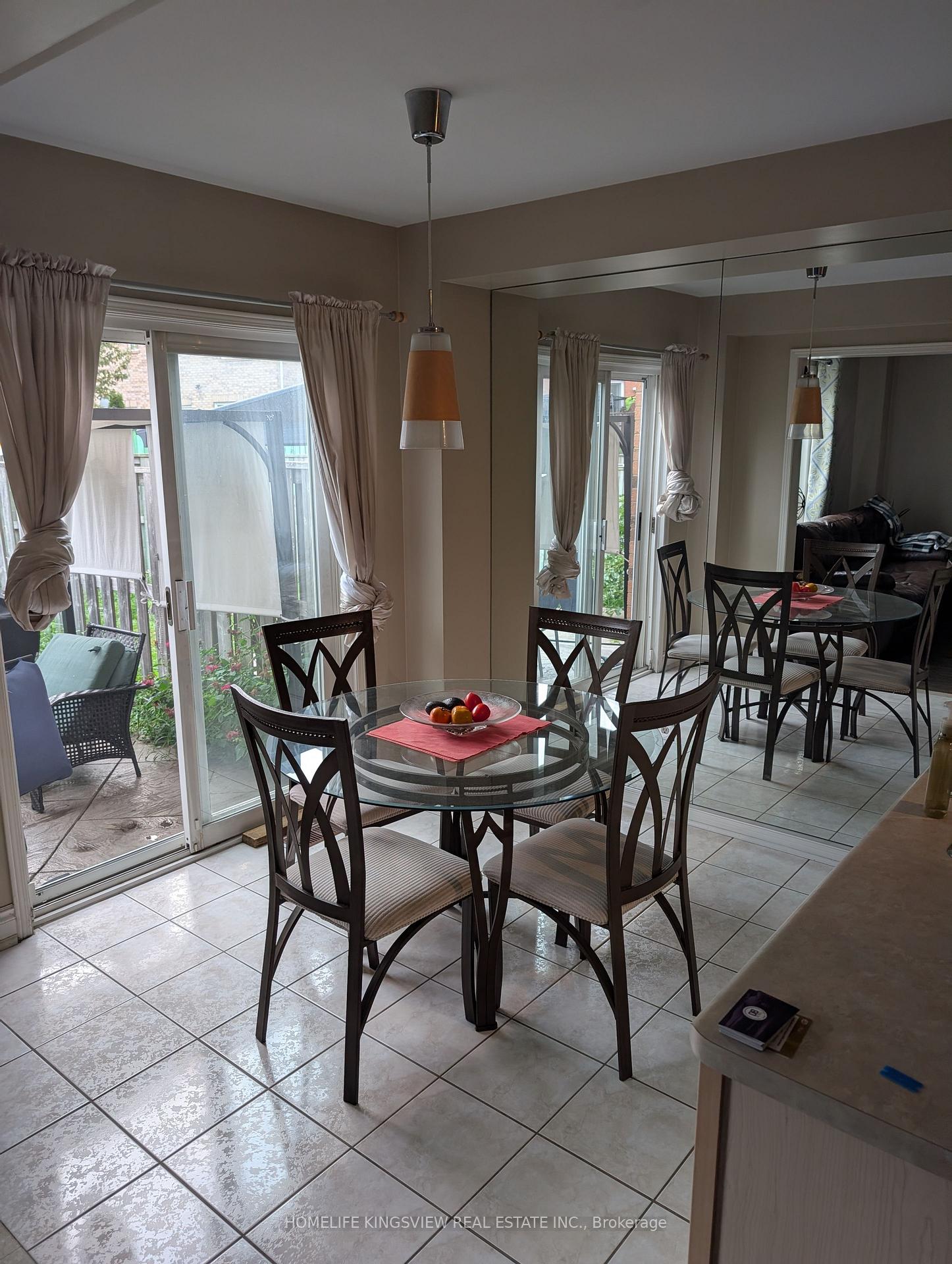Photo 7 of 24 Farthingale Crescent, Brampton, Fletcher's Meadow — HOMEH