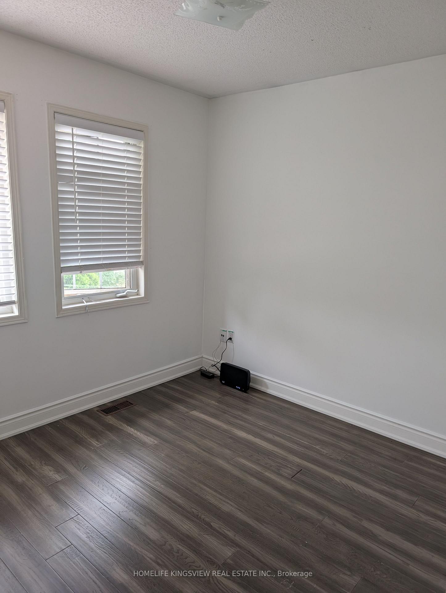Photo 17 of 24 Farthingale Crescent, Brampton, Fletcher's Meadow — HOMEH
