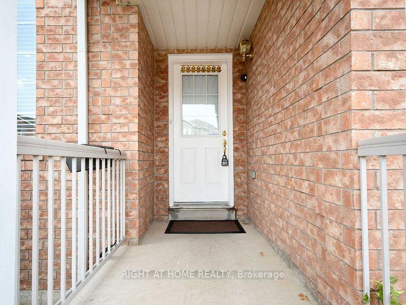 Photo 2 of Unit UPPER, 33 Schooner Drive, Brampton, Fletcher's Meadow — HOMEH