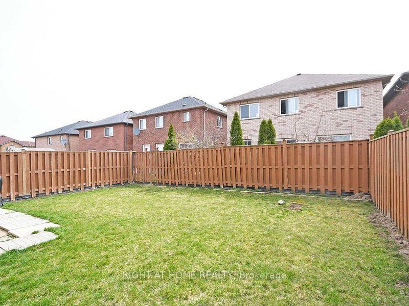 Photo 27 of Unit UPPER, 33 Schooner Drive, Brampton, Fletcher's Meadow — HOMEH