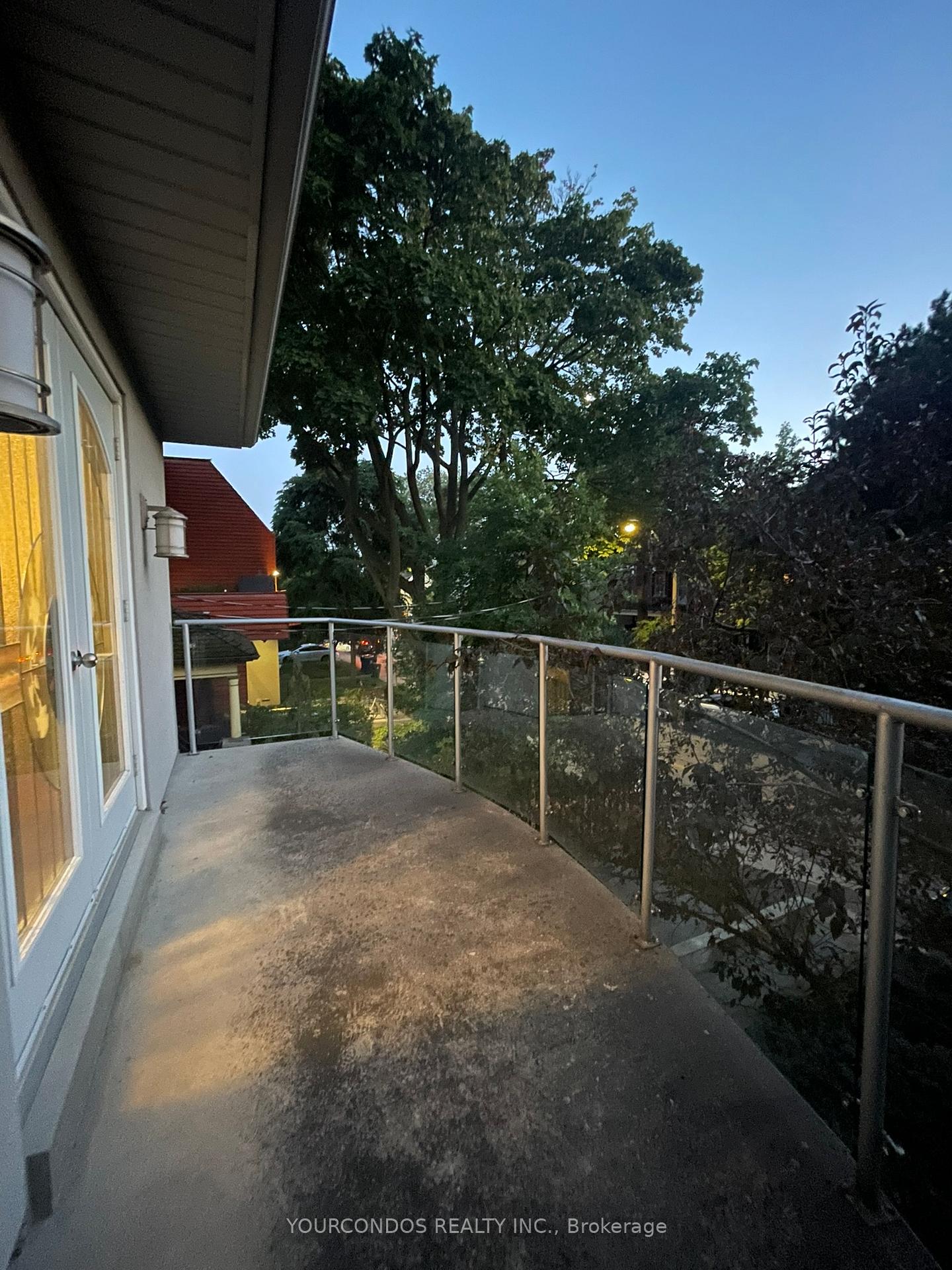 Photo 5 of Unit Upper A & B, 193 Brunswick Avenue, Toronto, University — HOMEH