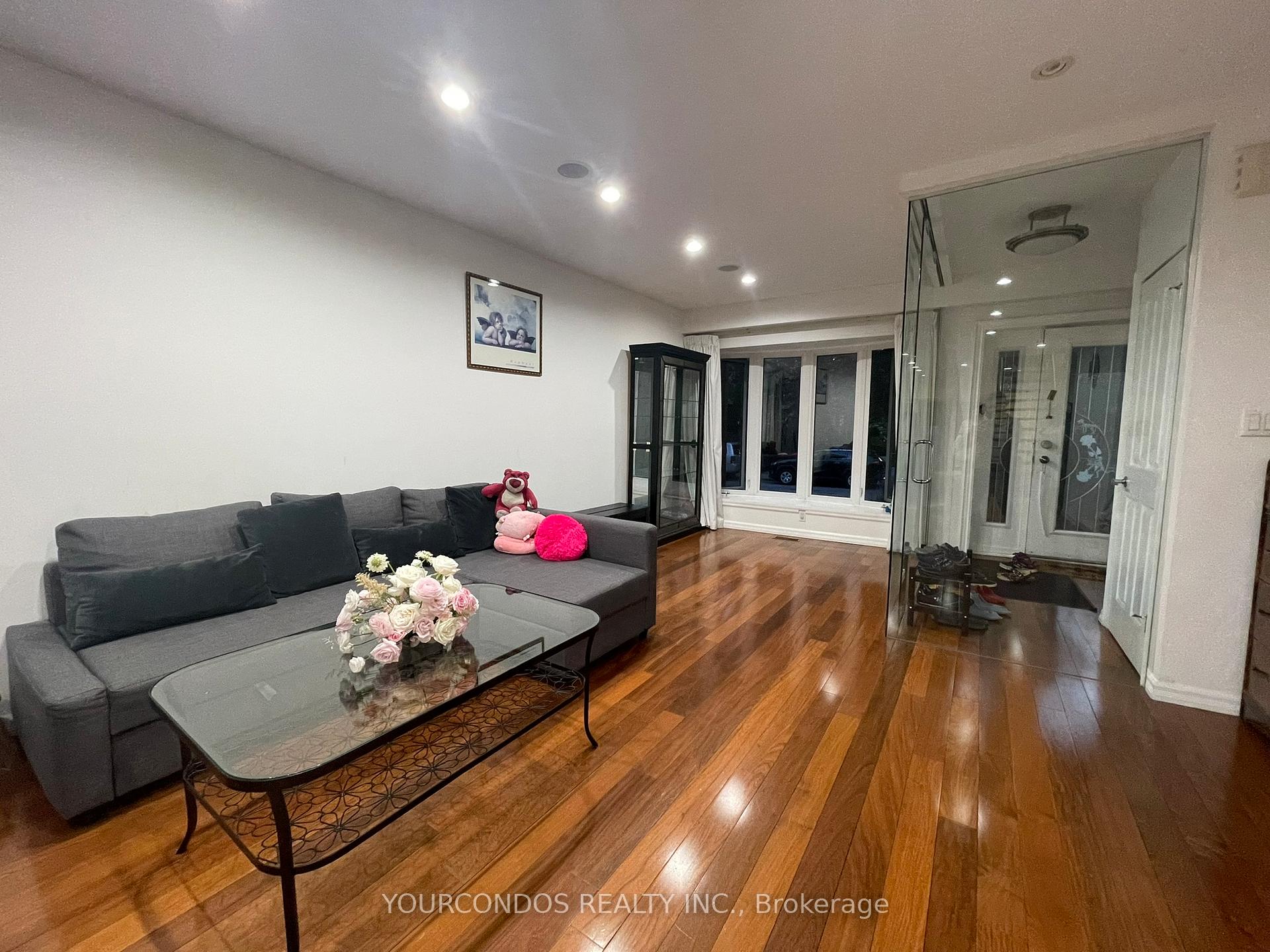 Photo 8 of Unit Upper A & B, 193 Brunswick Avenue, Toronto, University — HOMEH