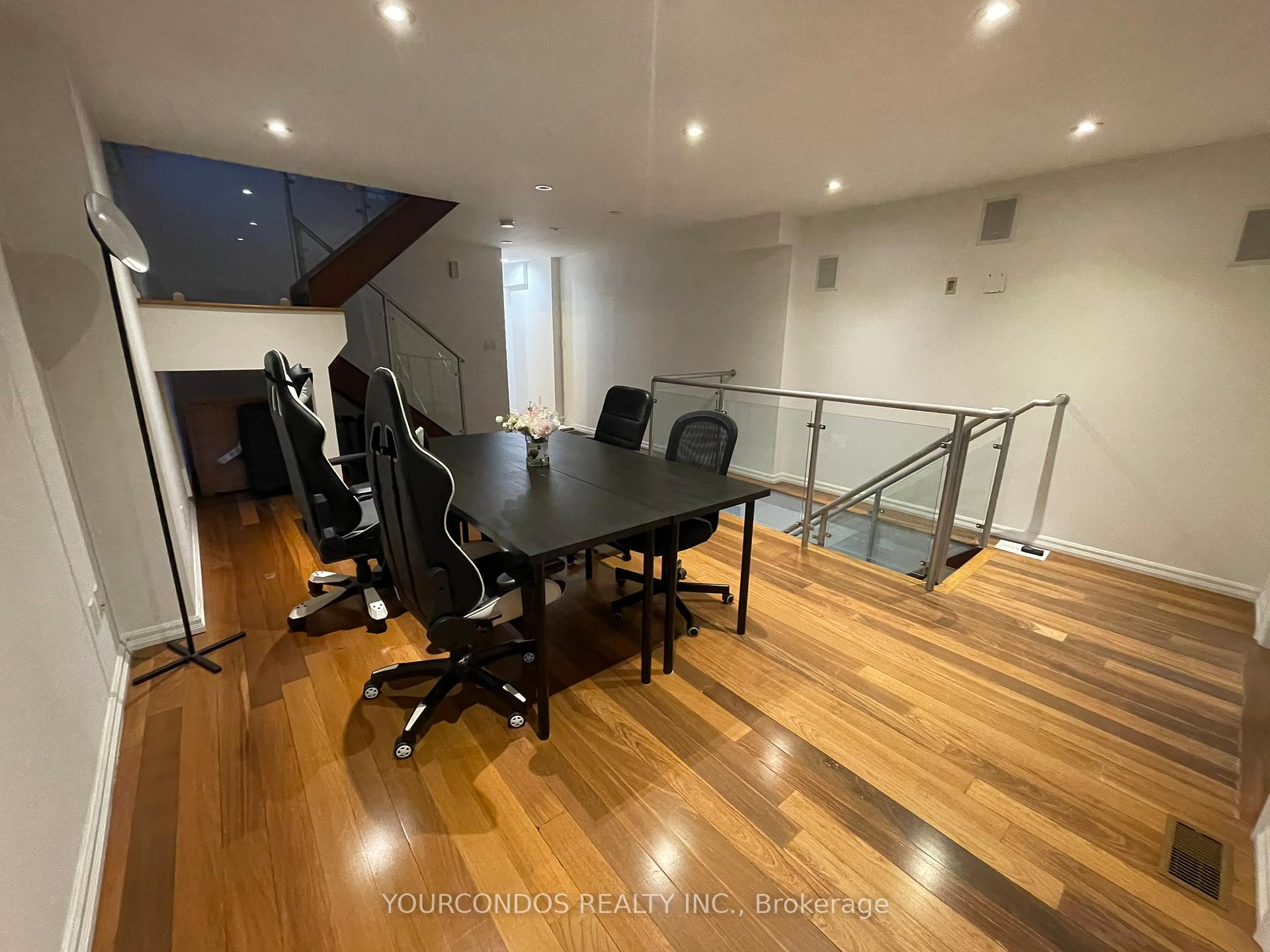 Photo 18 of Unit Upper A & B, 193 Brunswick Avenue, Toronto, University — HOMEH