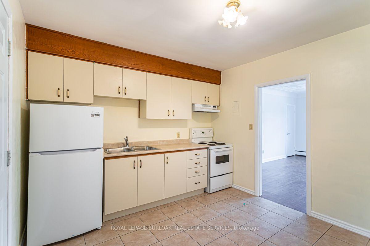 Photo 10 of Unit 2, 718 Ross Street, Burlington, Brant — HOMEH