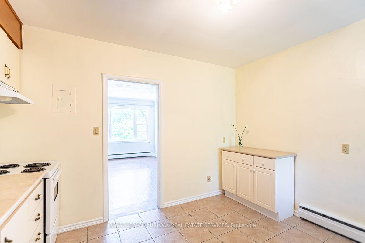 Photo 12 of Unit 2, 718 Ross Street, Burlington, Brant — HOMEH