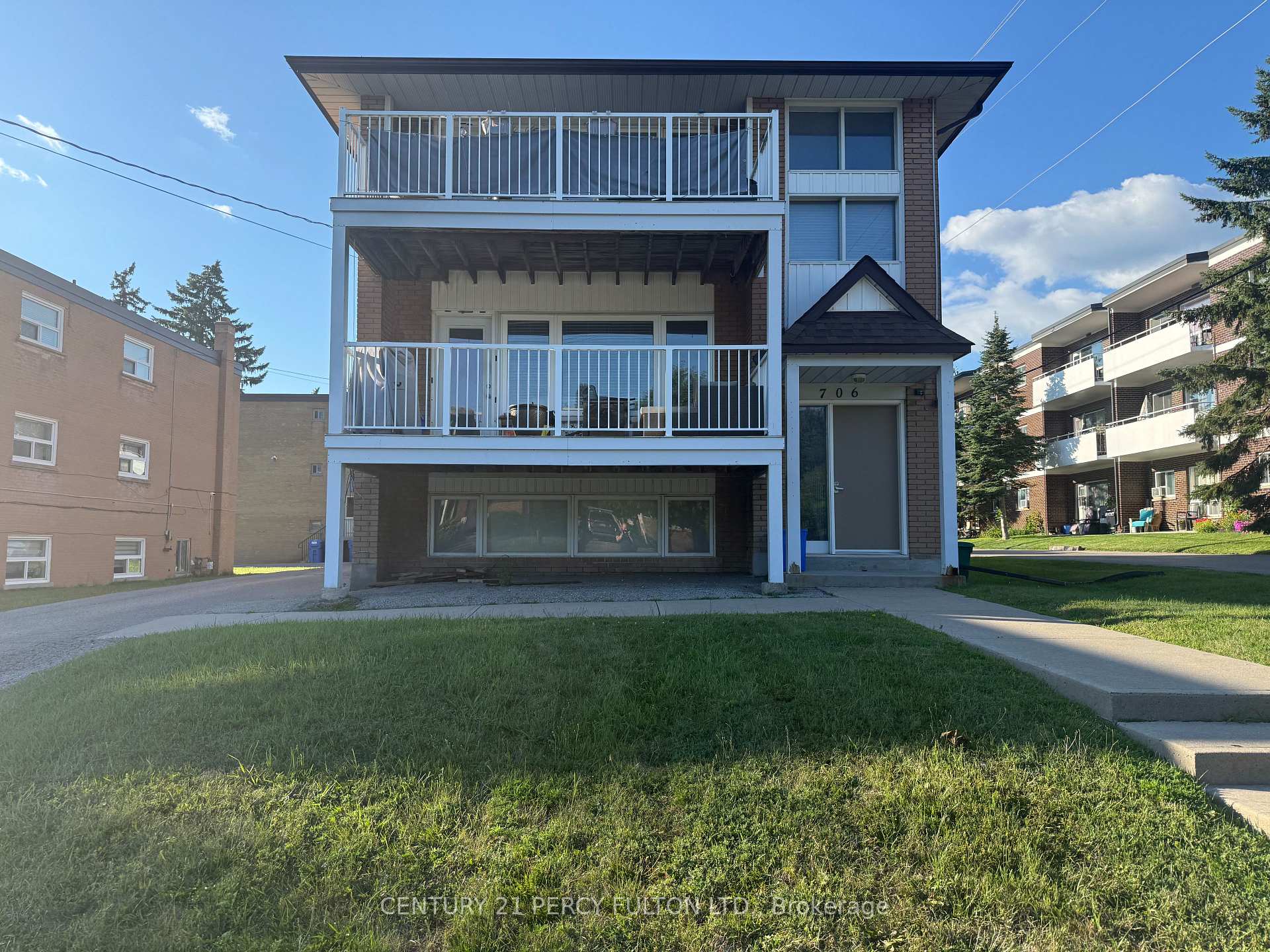 Front of Unit 3, 706 Dunlop Street W