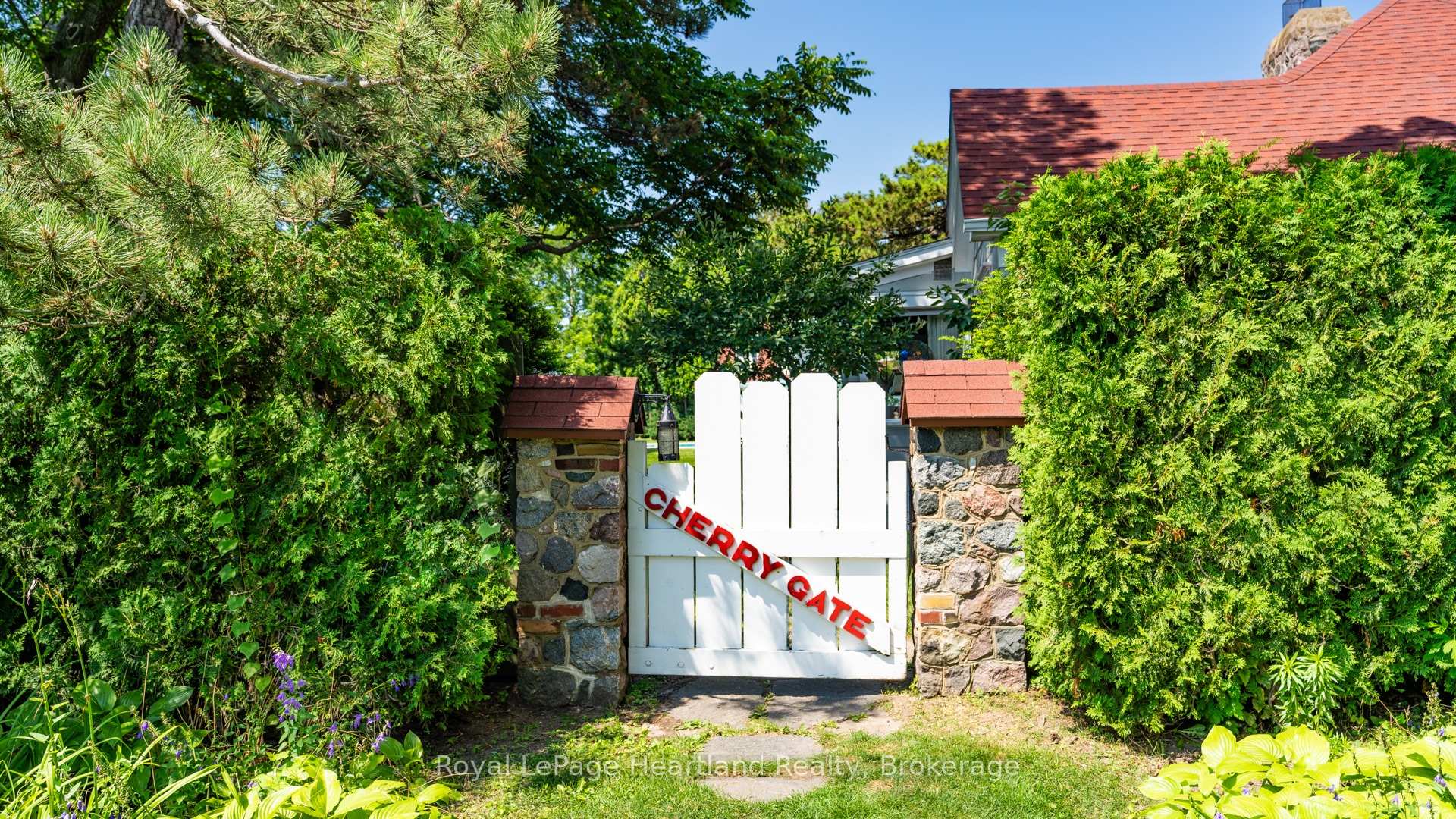 Photo 2 of 284 Elgin Avenue W, Goderich, Goderich (Town) — HOMEH
