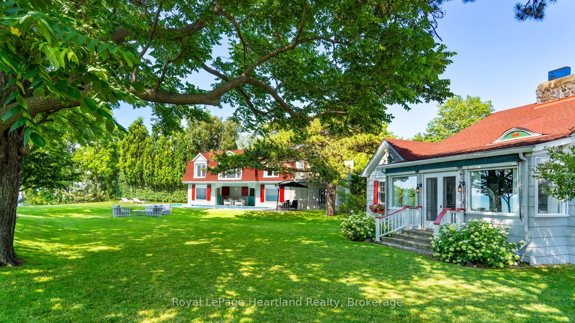 Photo 3 of 284 Elgin Avenue W, Goderich, Goderich (Town) — HOMEH