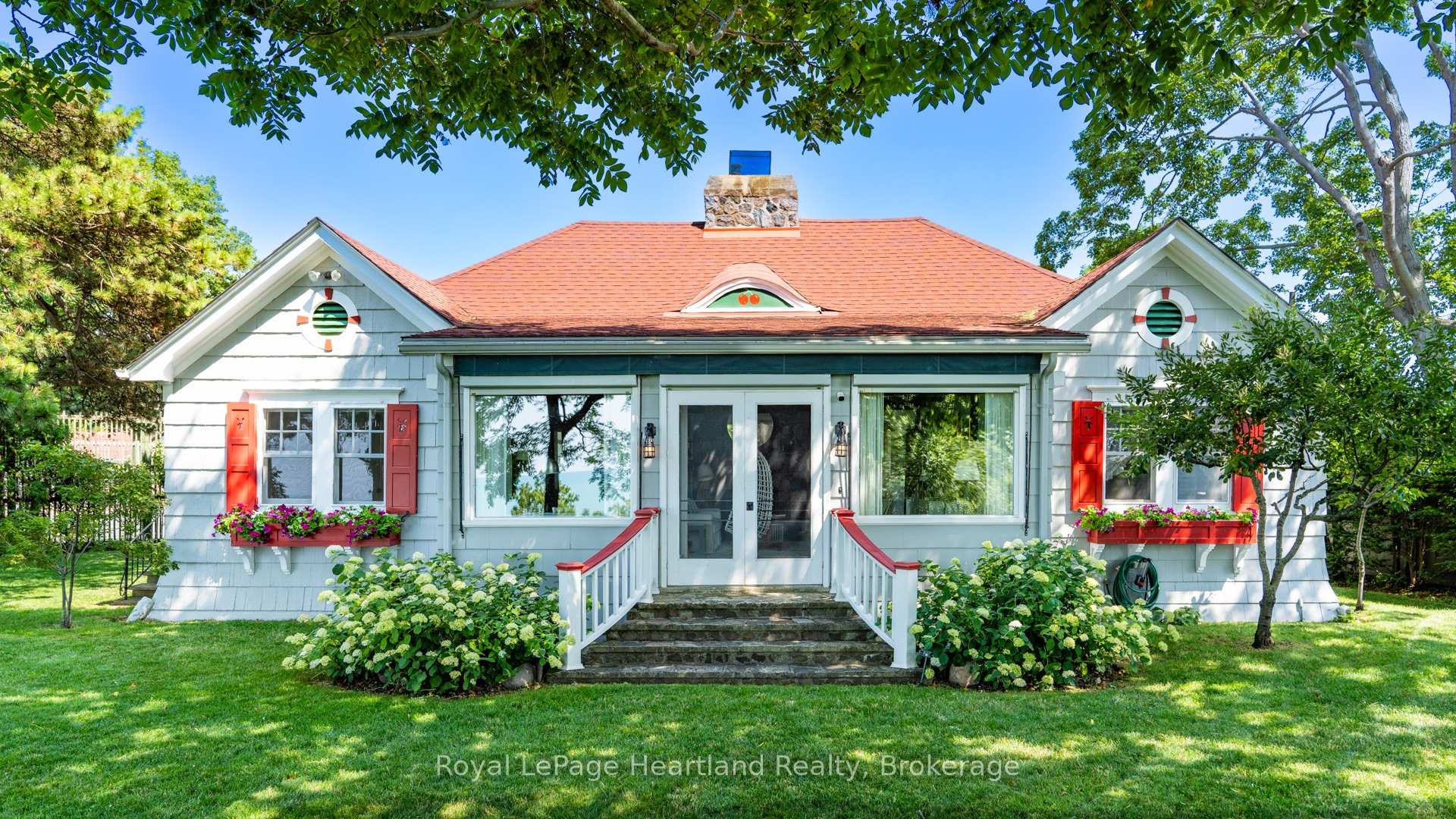 Photo 4 of 284 Elgin Avenue W, Goderich, Goderich (Town) — HOMEH