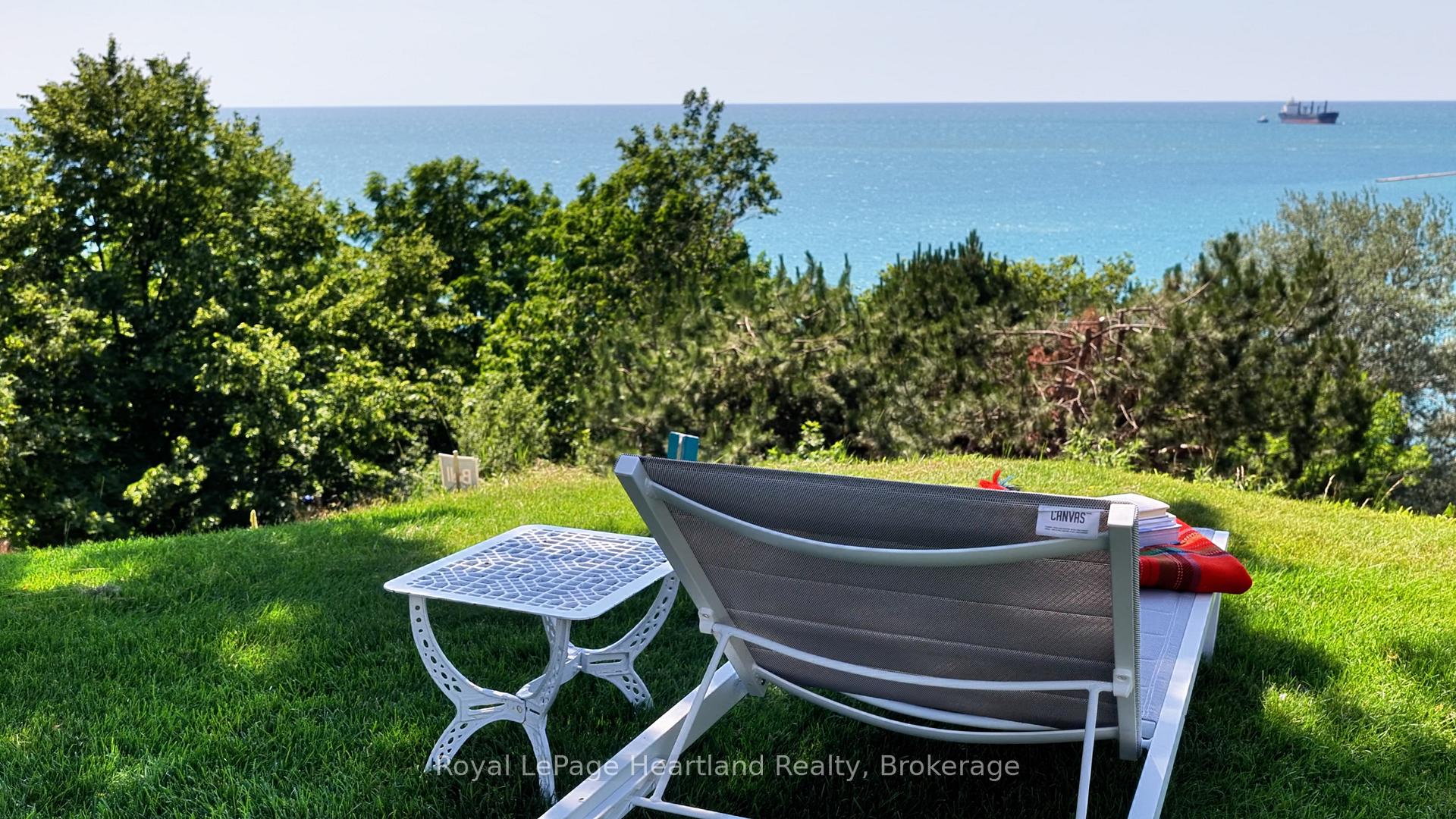 Photo 7 of 284 Elgin Avenue W, Goderich, Goderich (Town) — HOMEH