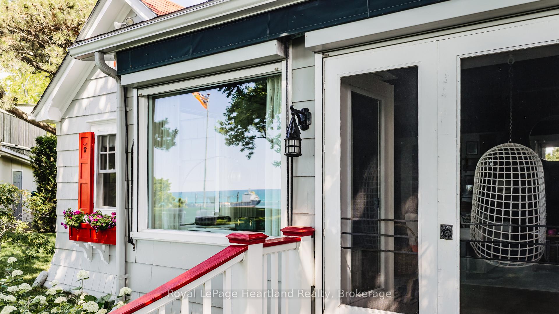 Photo 9 of 284 Elgin Avenue W, Goderich, Goderich (Town) — HOMEH