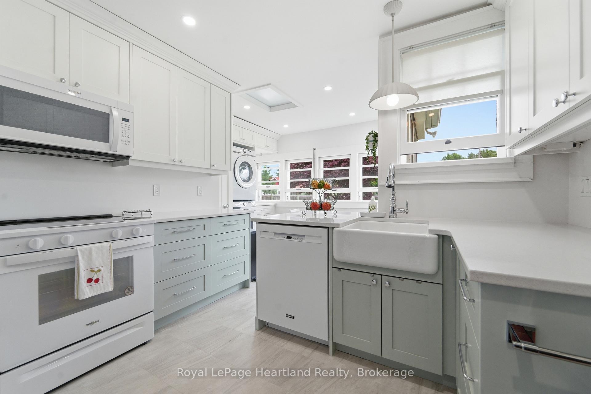Photo 15 of 284 Elgin Avenue W, Goderich, Goderich (Town) — HOMEH