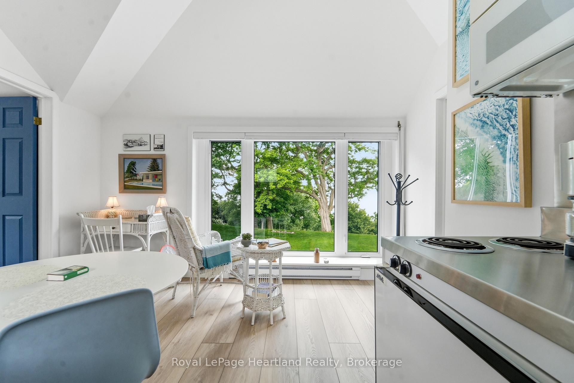 Photo 31 of 284 Elgin Avenue W, Goderich, Goderich (Town) — HOMEH