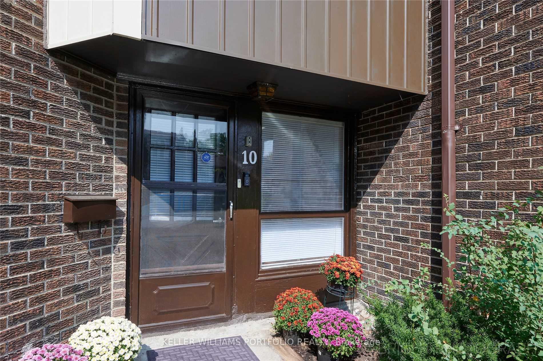 Photo 2 of 10 Lofty Hill Way, North York, Hillcrest Village — HOMEH