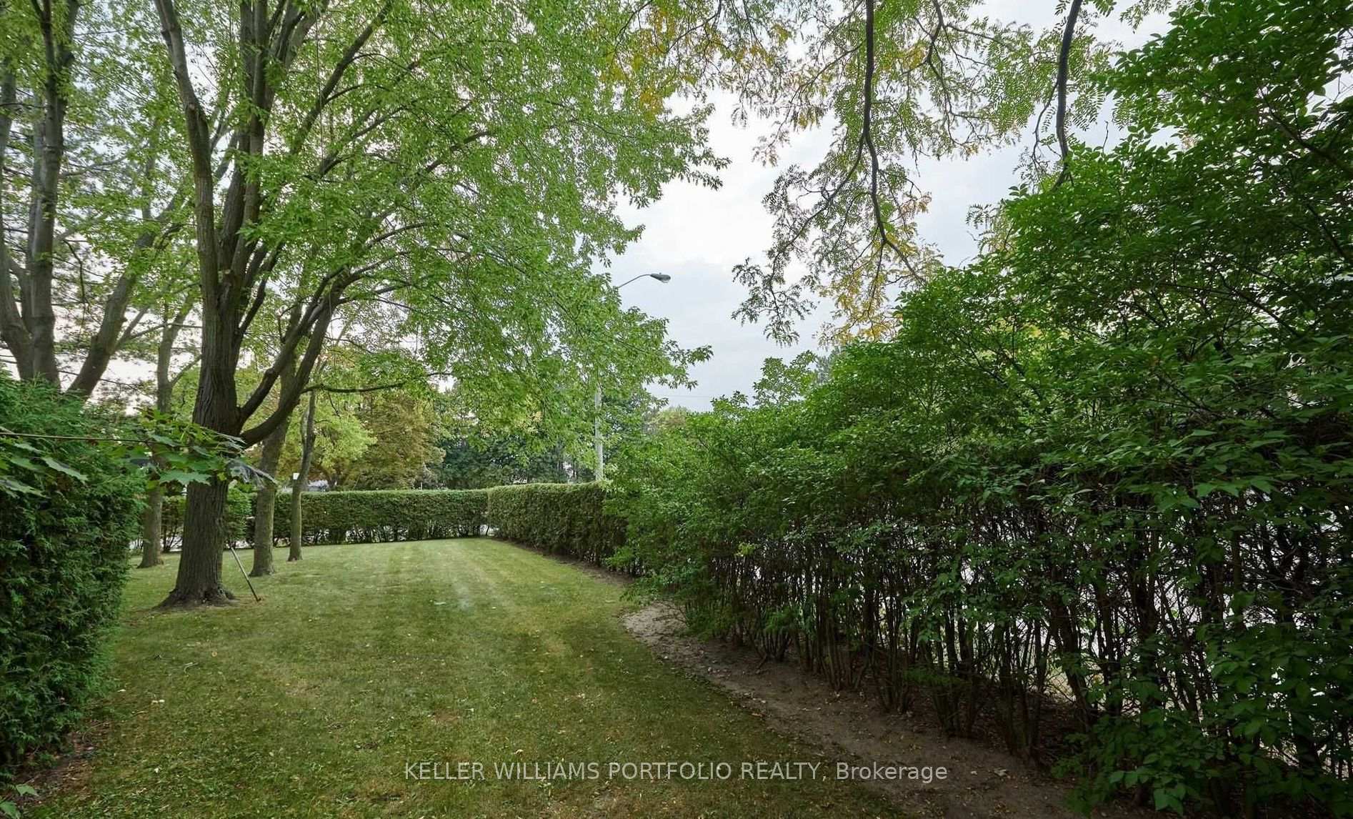 Photo 3 of 10 Lofty Hill Way, North York, Hillcrest Village — HOMEH