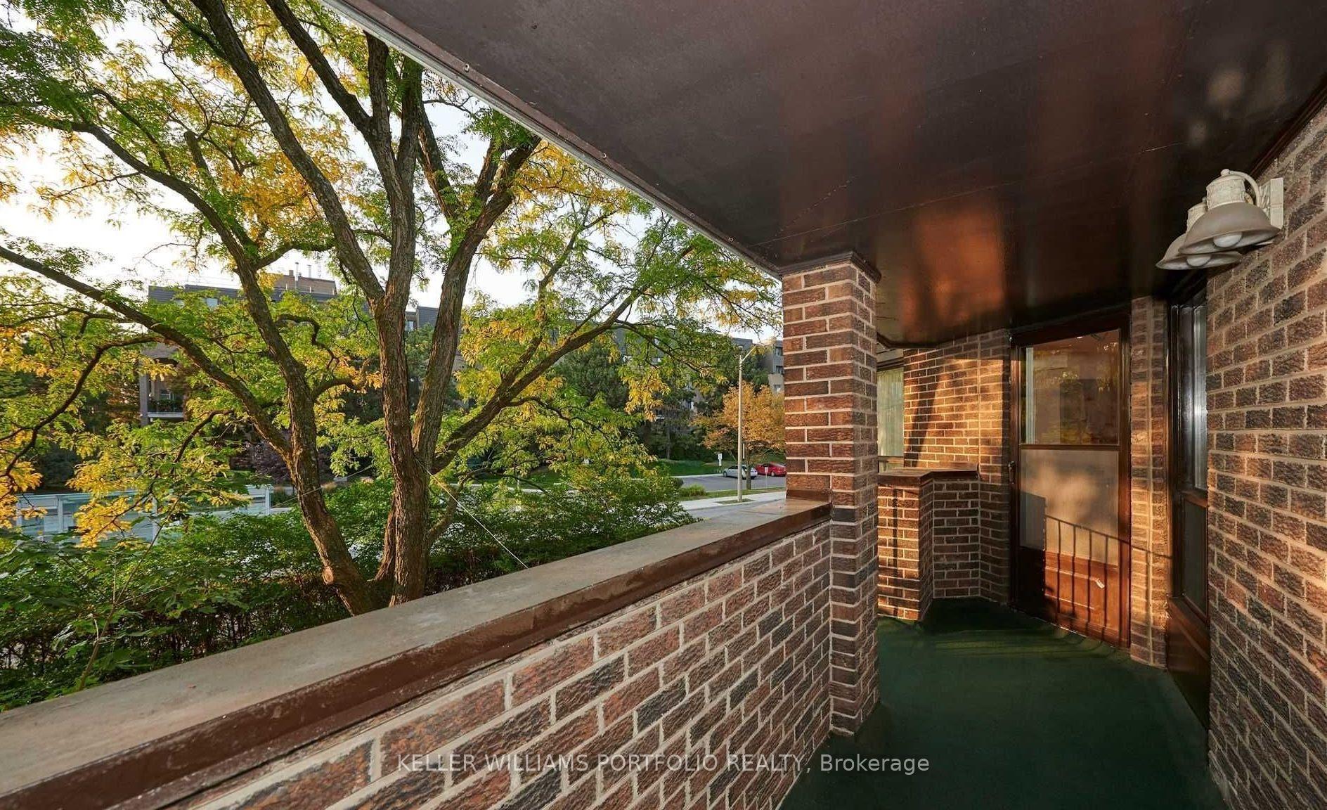 Photo 5 of 10 Lofty Hill Way, North York, Hillcrest Village — HOMEH