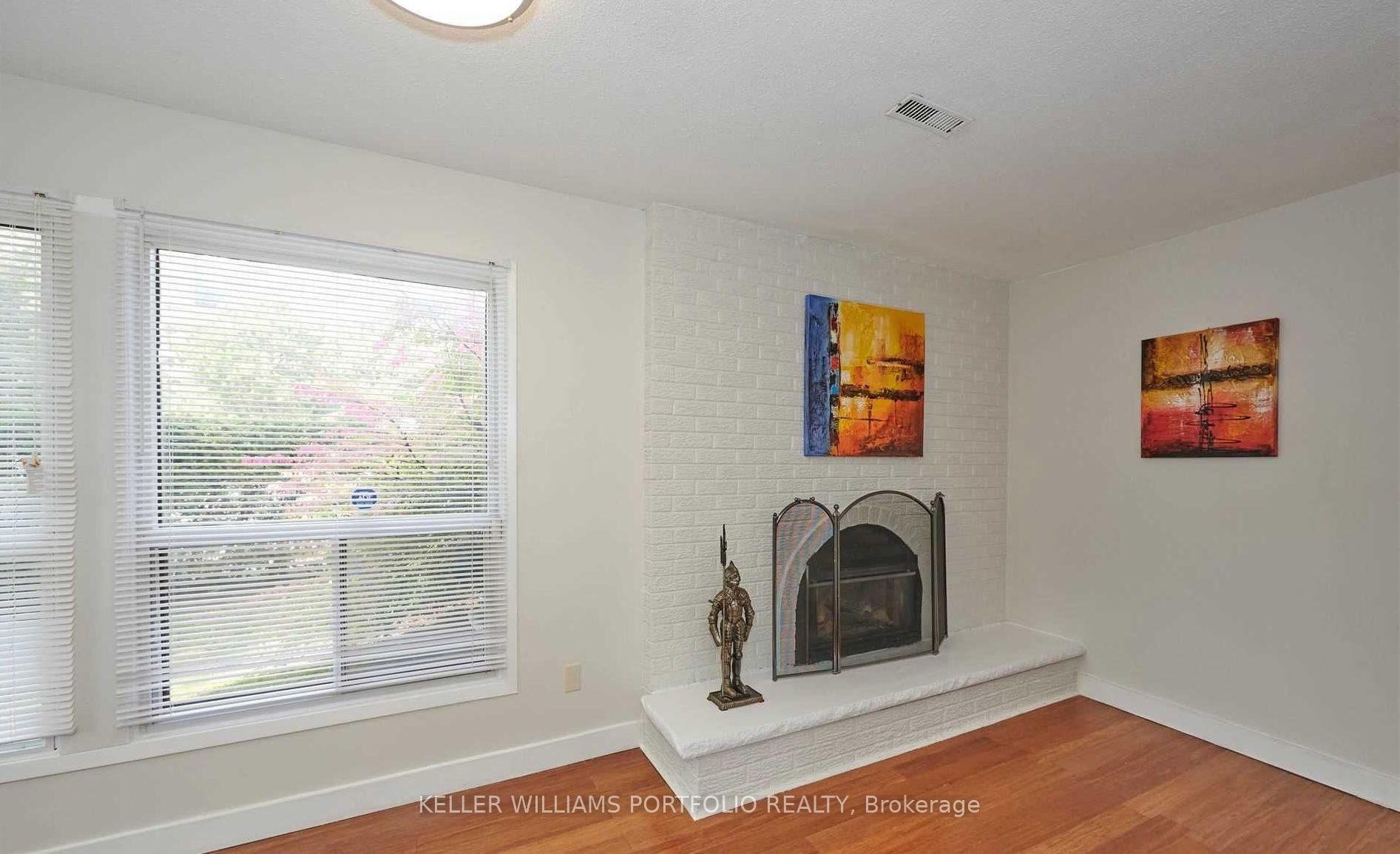 Photo 6 of 10 Lofty Hill Way, North York, Hillcrest Village — HOMEH