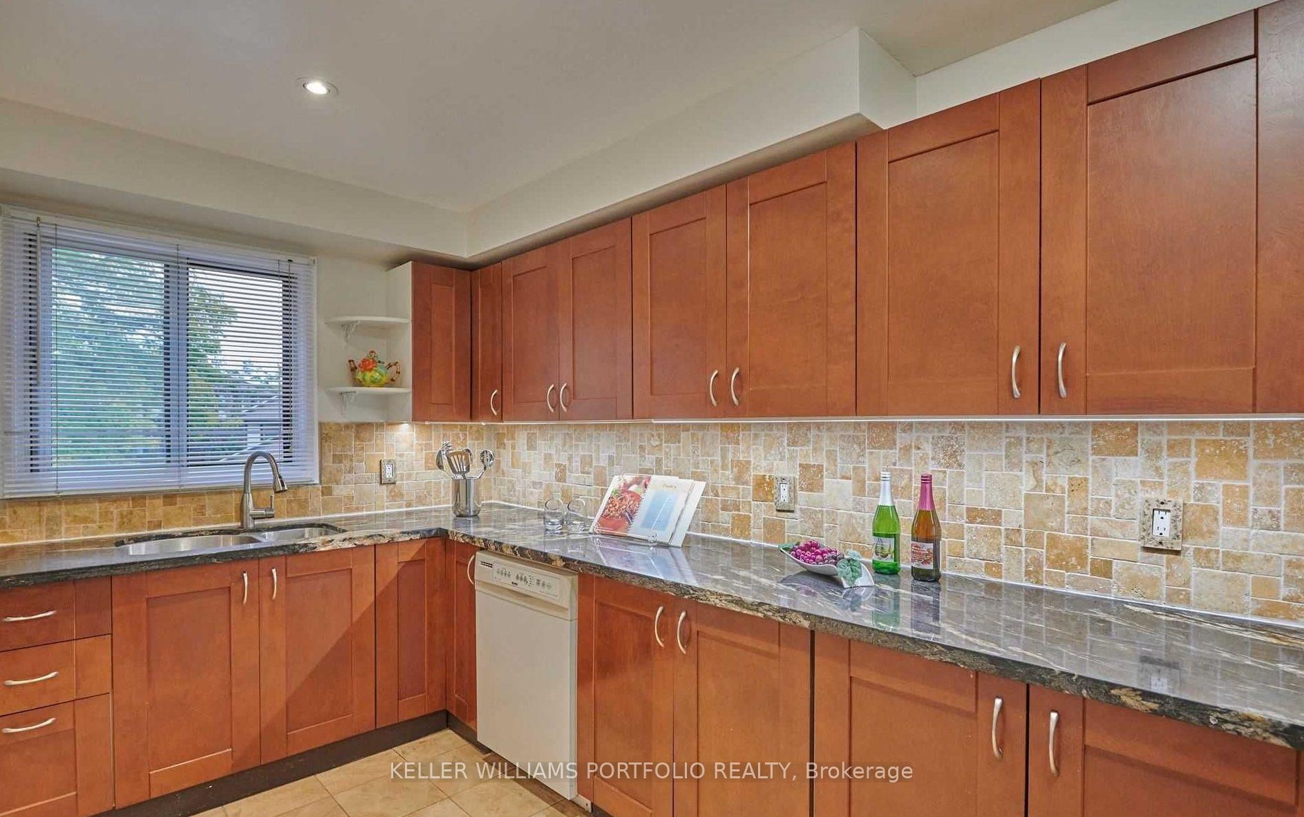 Photo 7 of 10 Lofty Hill Way, North York, Hillcrest Village — HOMEH